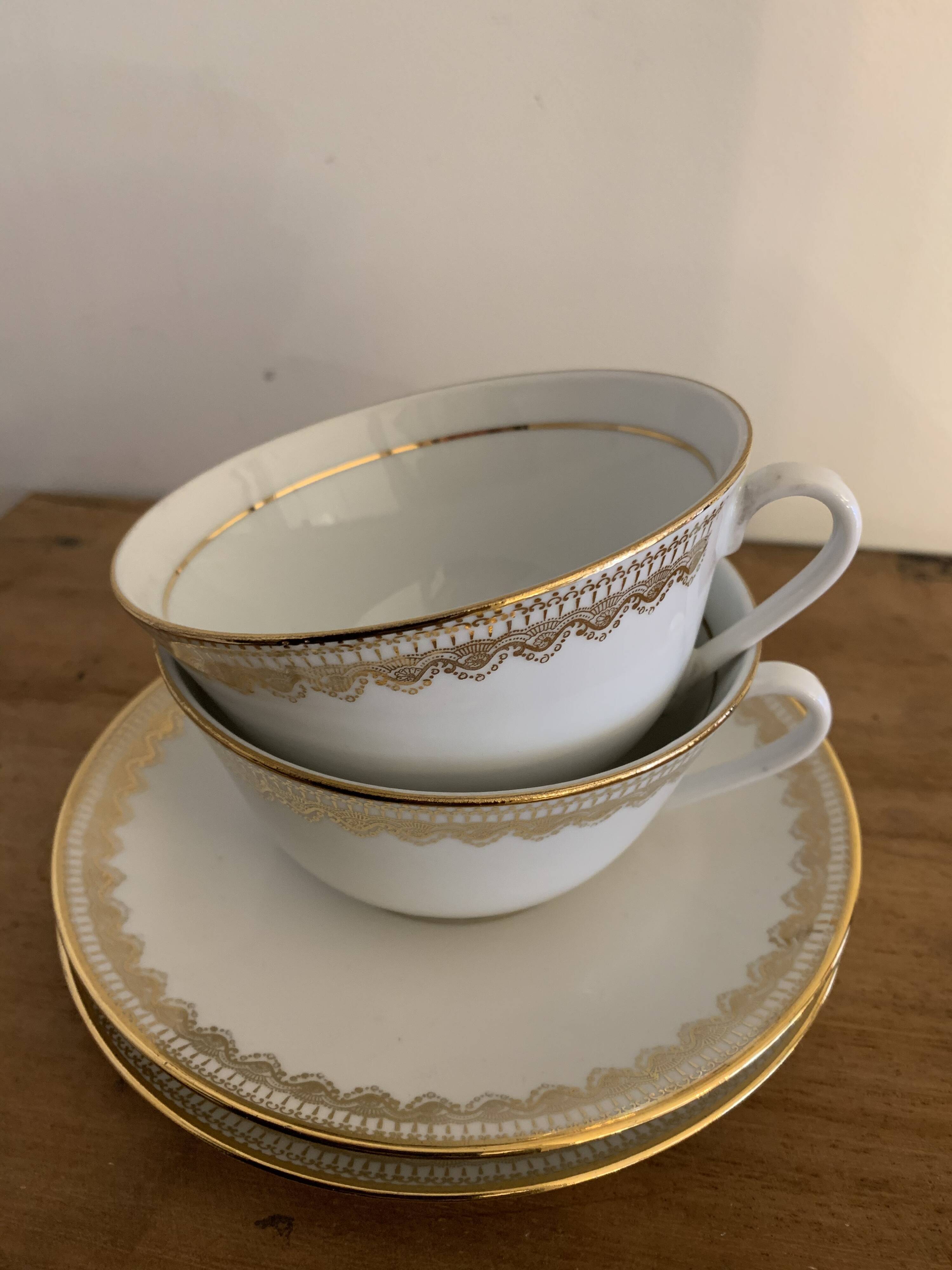 Pair of Bayonne porcelain cups and saucers