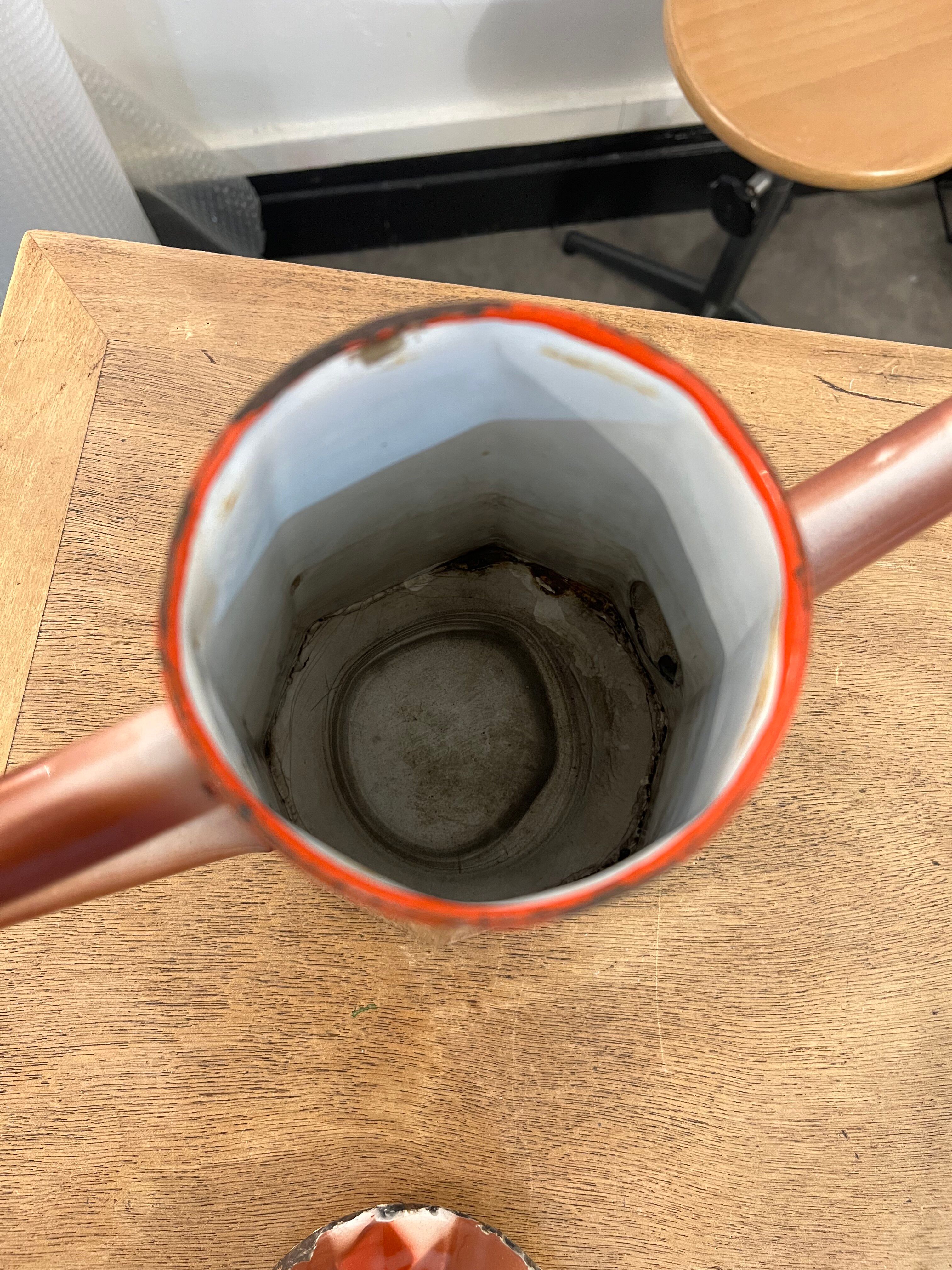 Cafetière émaillée art déco