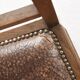 Chaise style Art Déco en bois sculpté et cuir.