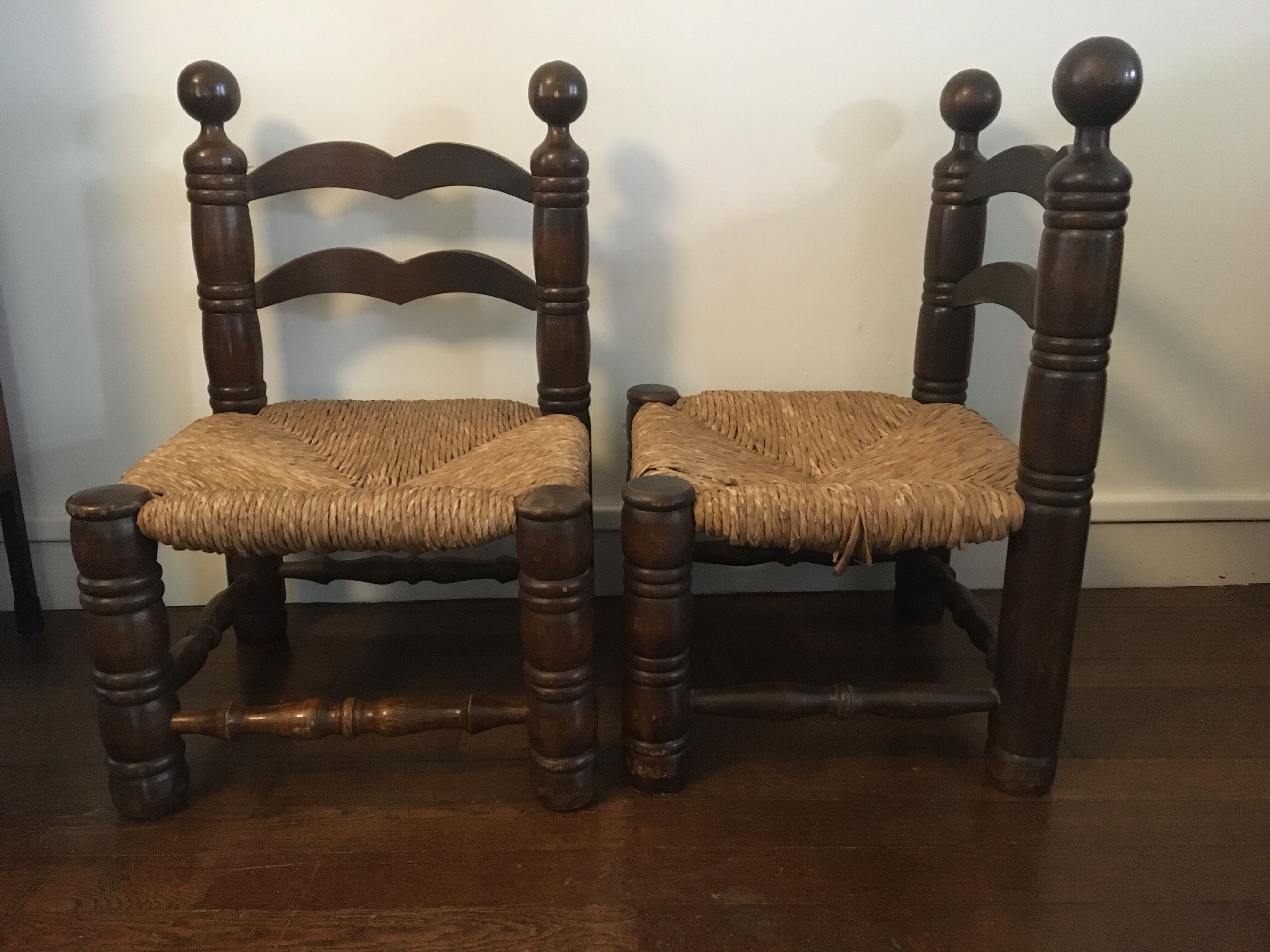 Pair of popular art bass chairs