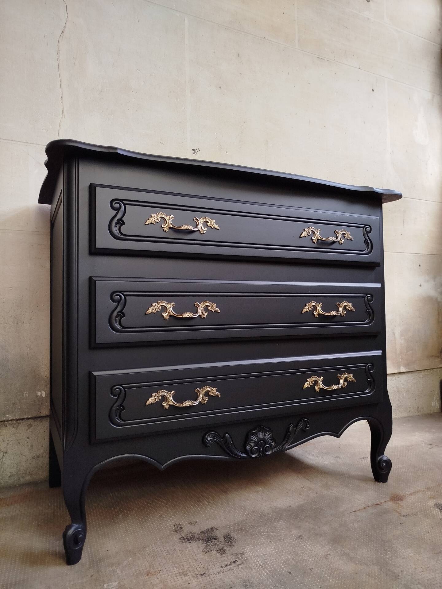 Vintage black chest of drawers