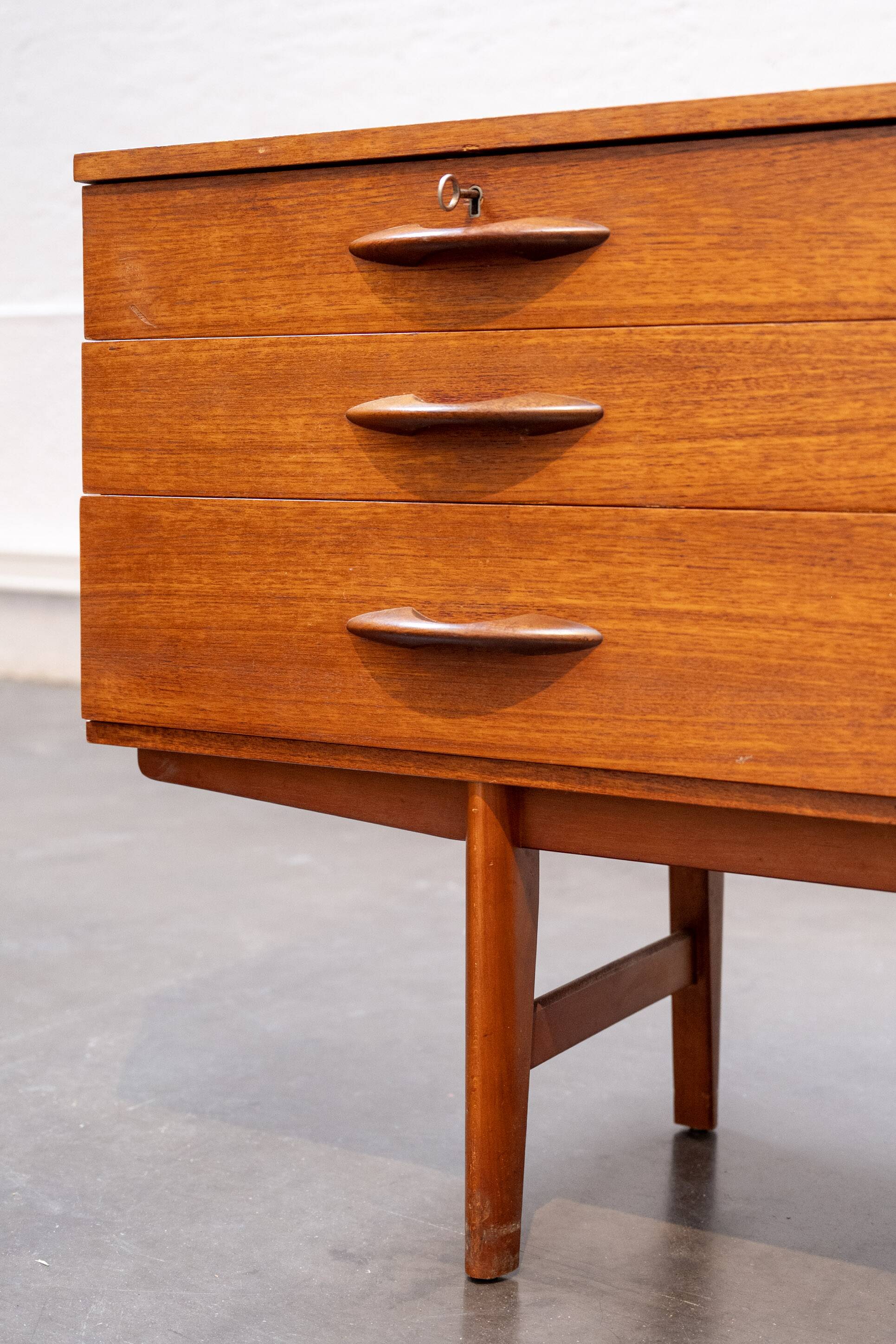 AVALON sideboard