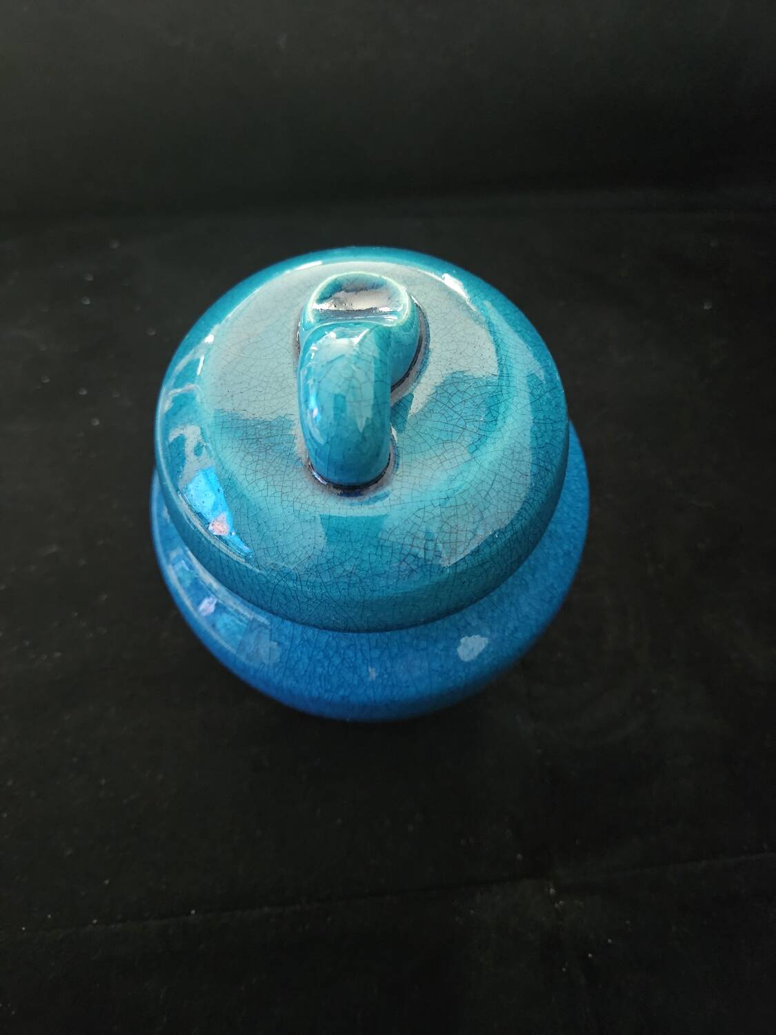 Covered pot/candy dish "duck"