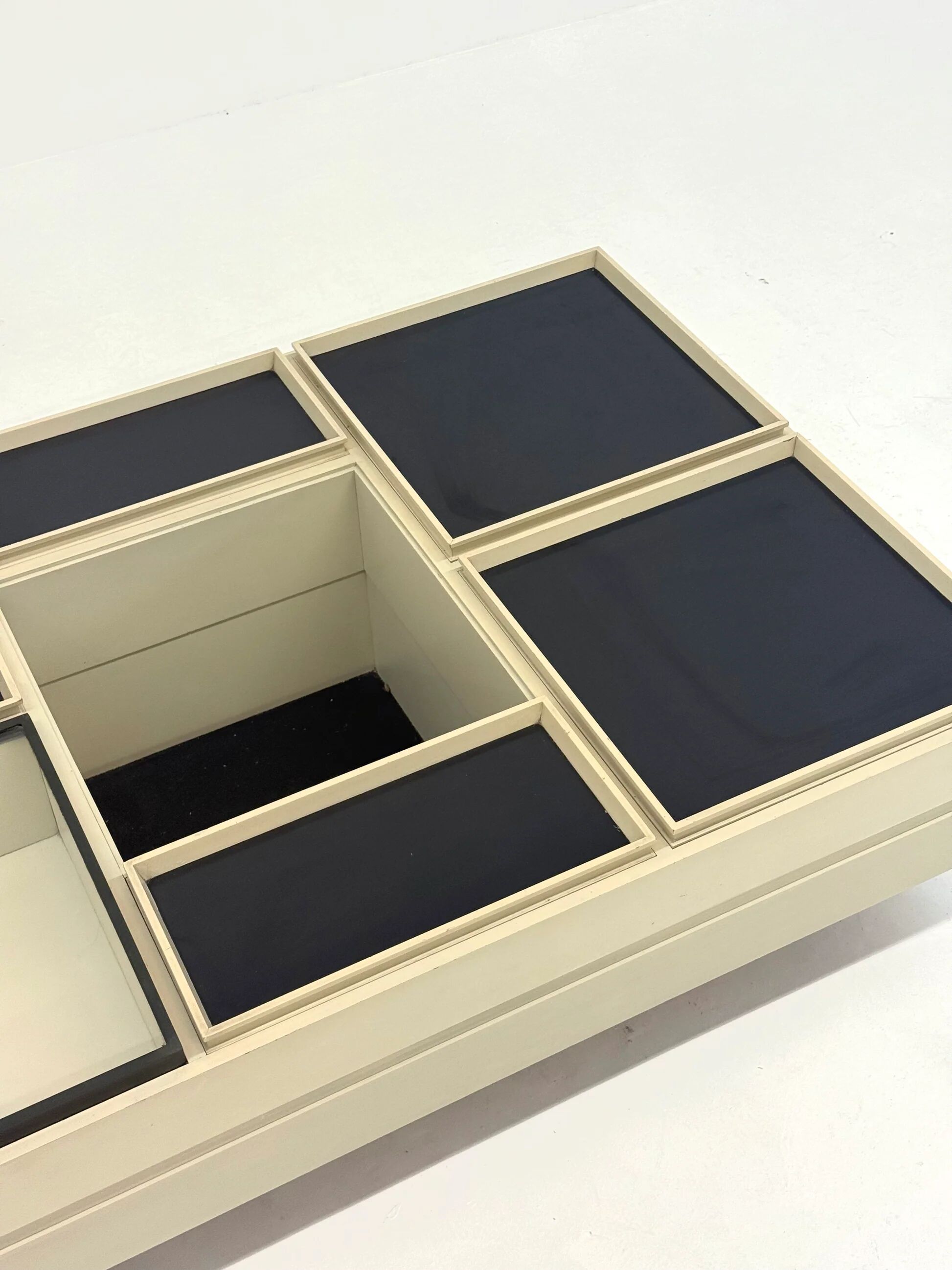 Modular white coffee table designed by Carlo Hauner for Forma