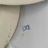 8 ironstone plates from the 19th century in blue camaïeu, mixed manufacturers.