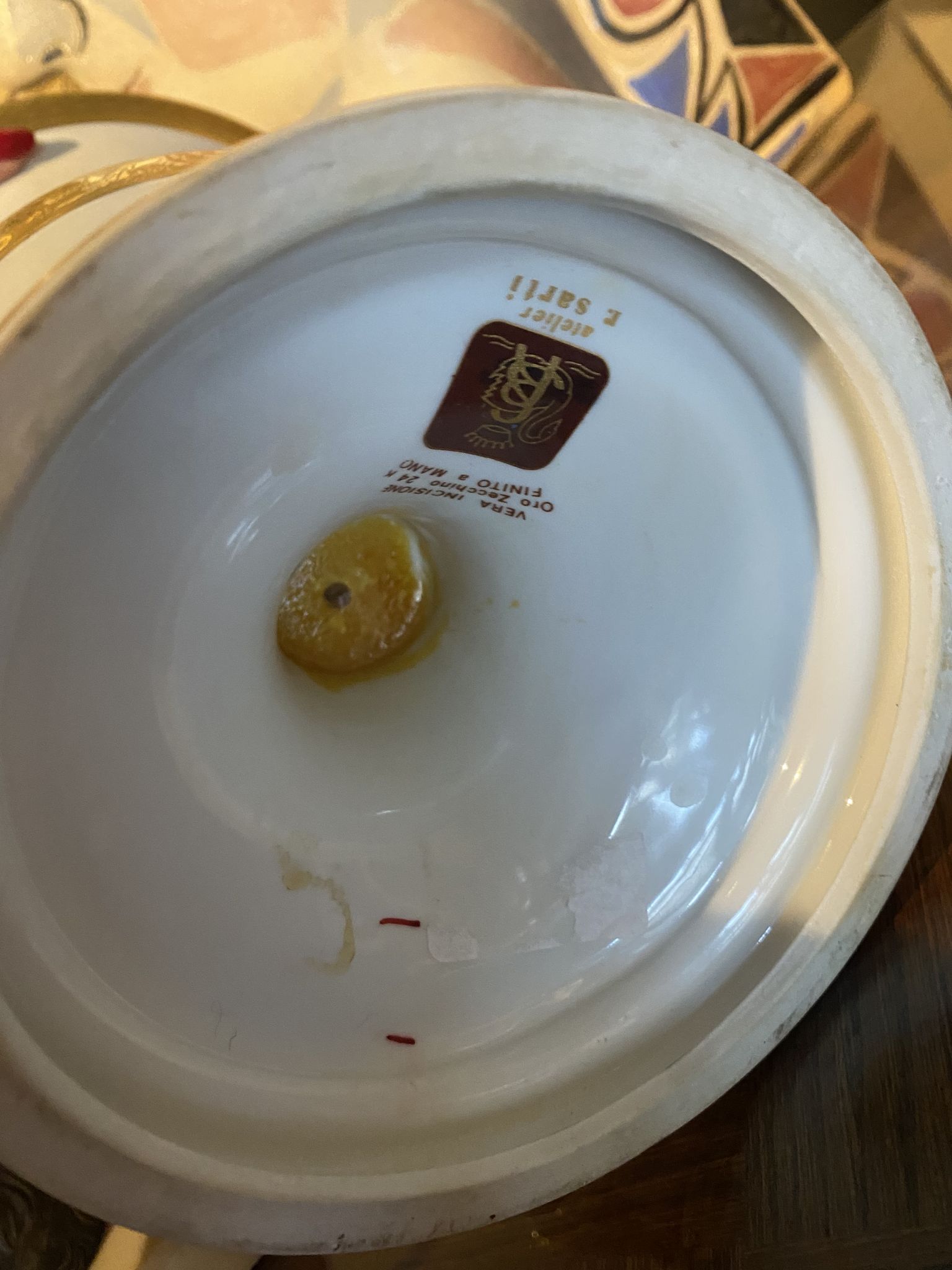 Medici vase in Italian porcelain and gilded with gold