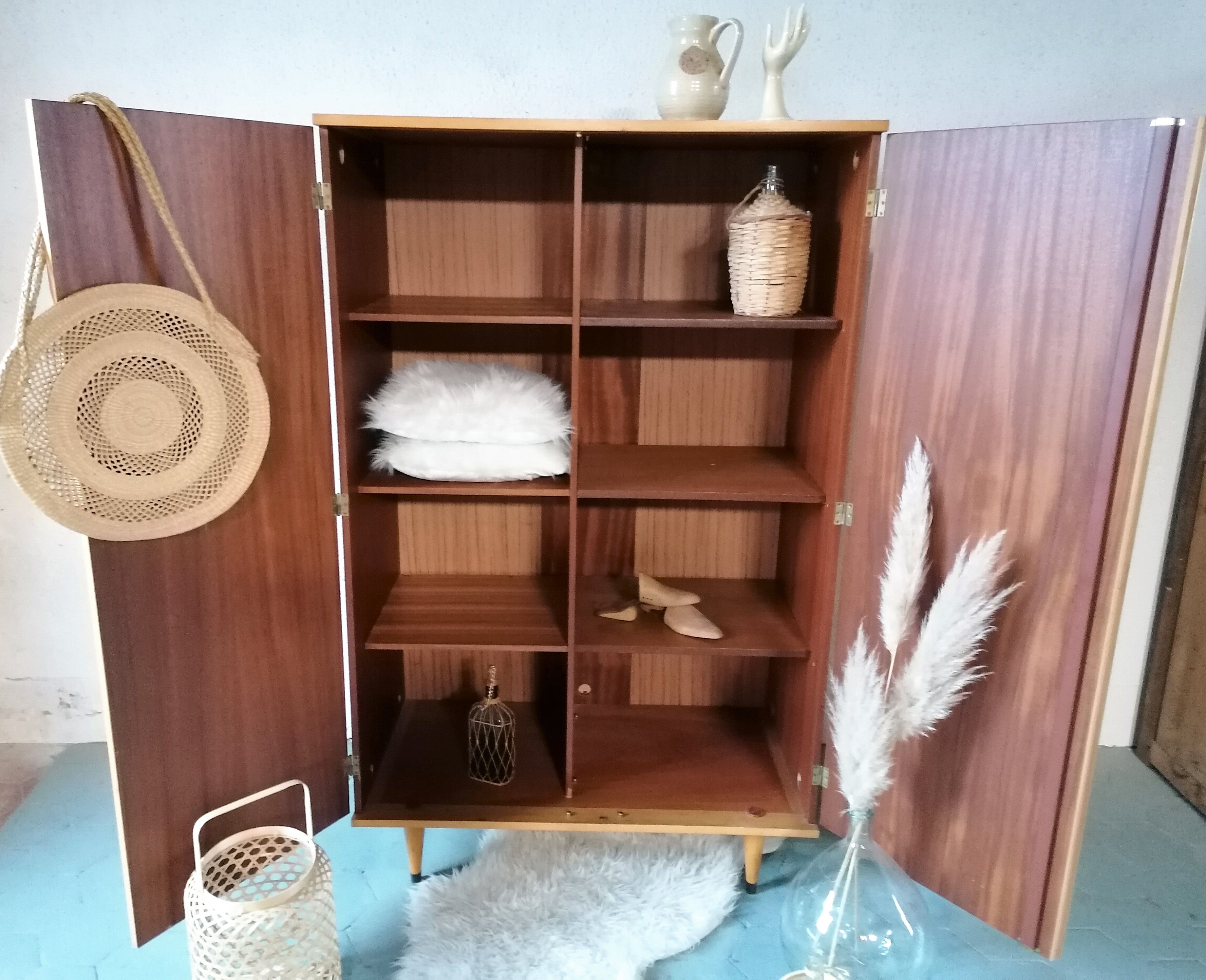 Armoire vintage