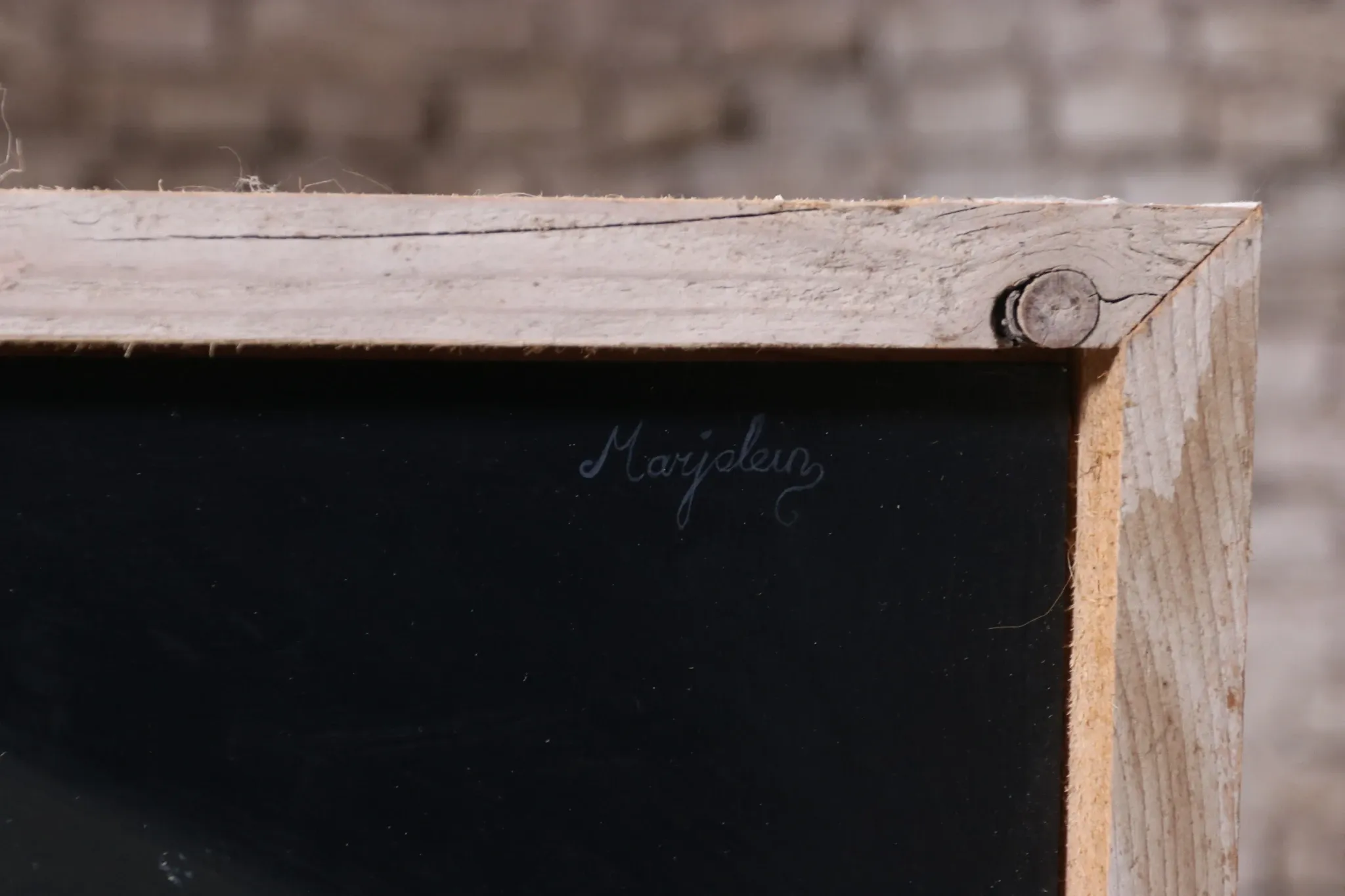 Still life with pewter finds on a chest – Marjolein van den Berg, c. 2011
