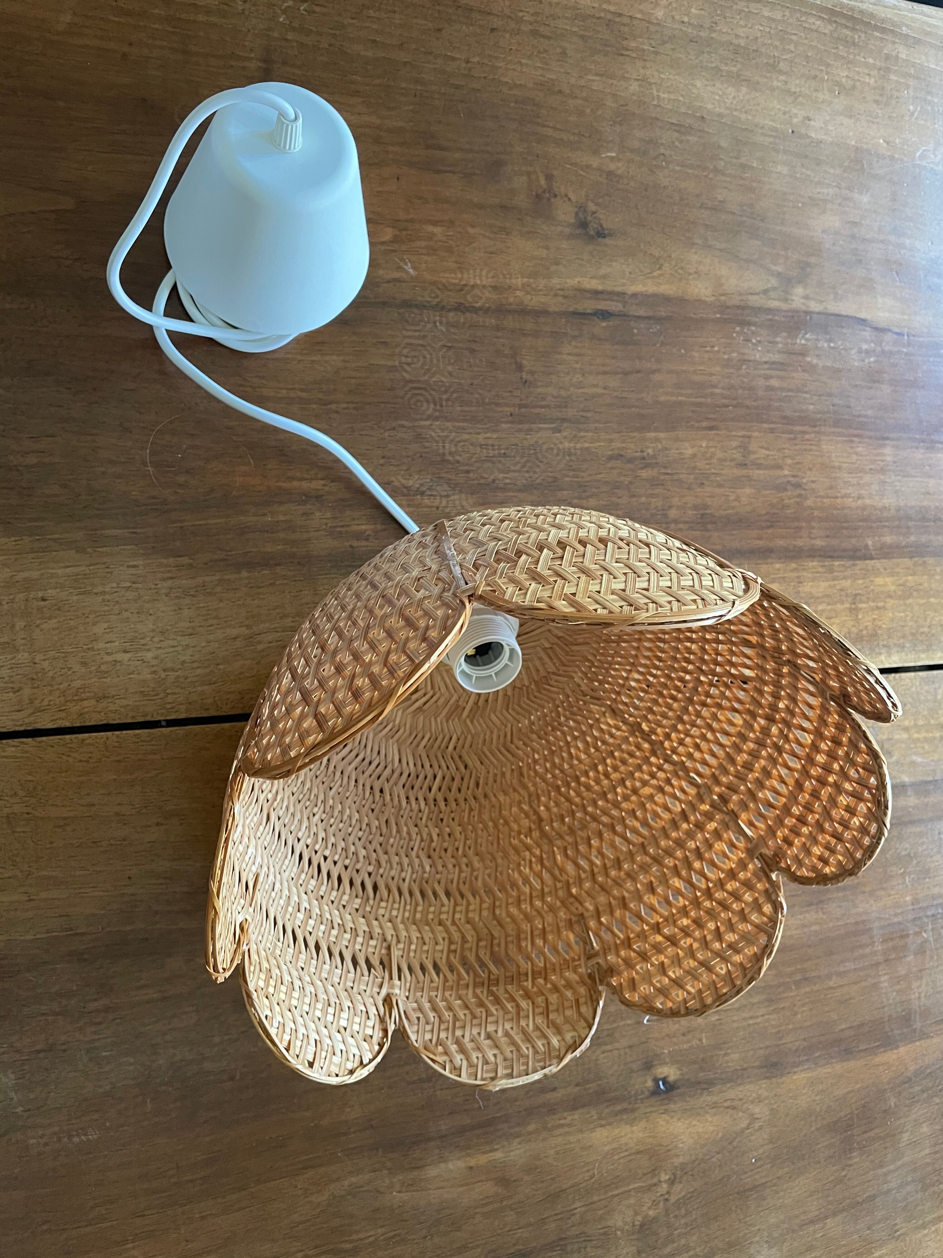 Hanging lamp wicker flower