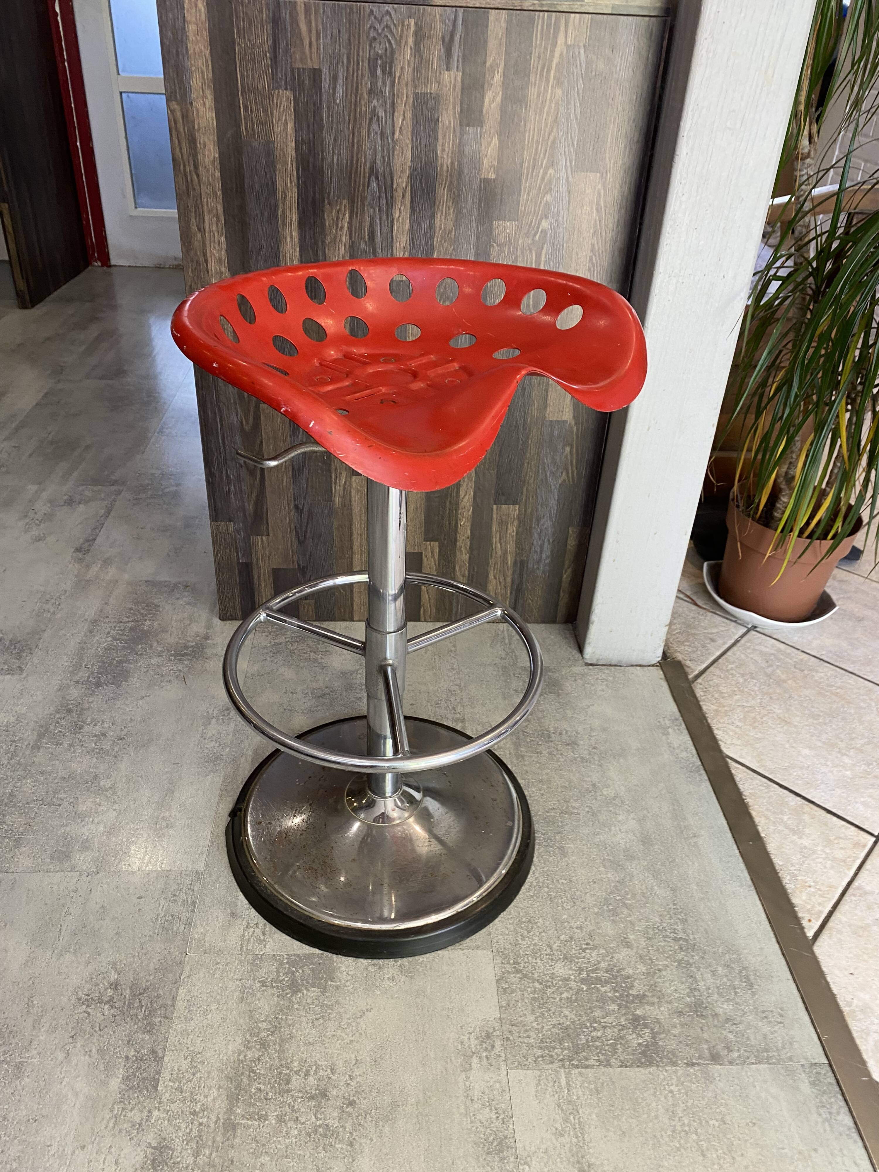 Red stool Faucheuse swivel Etienne Fermigier mirima 70