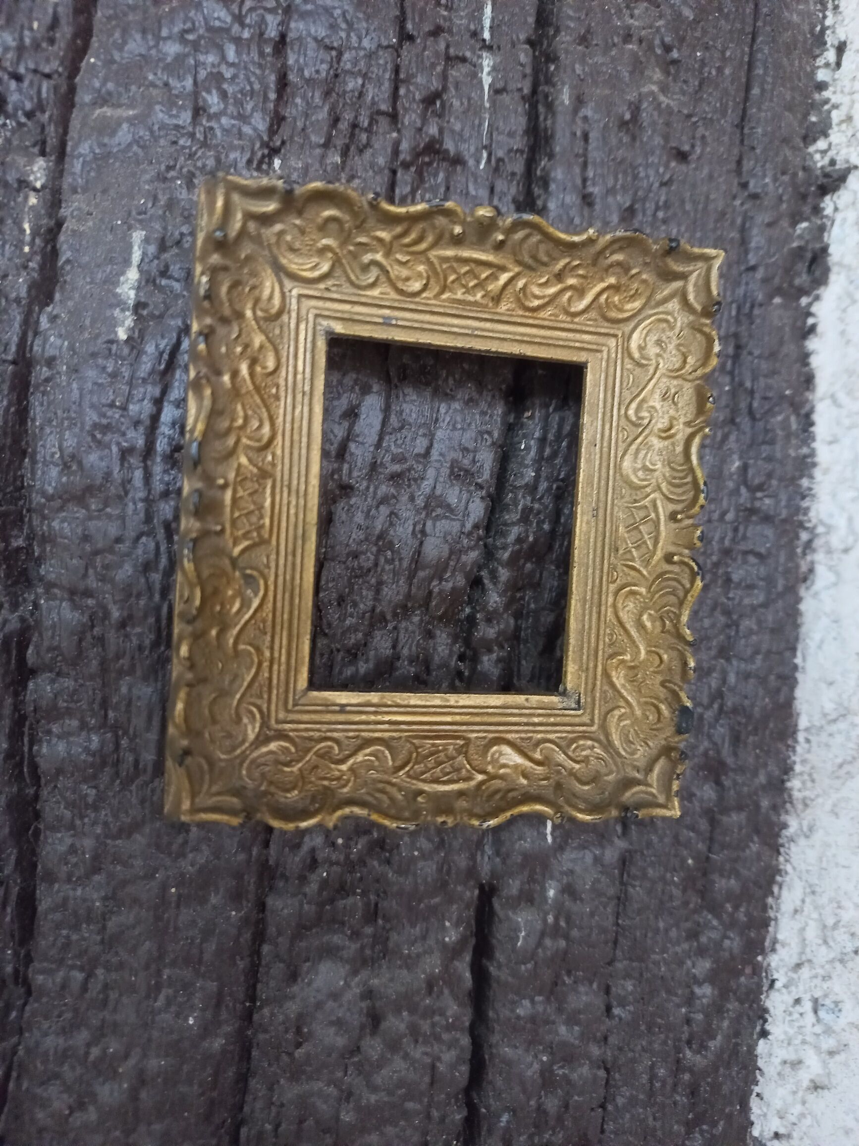 Golden frame 6x7cm
