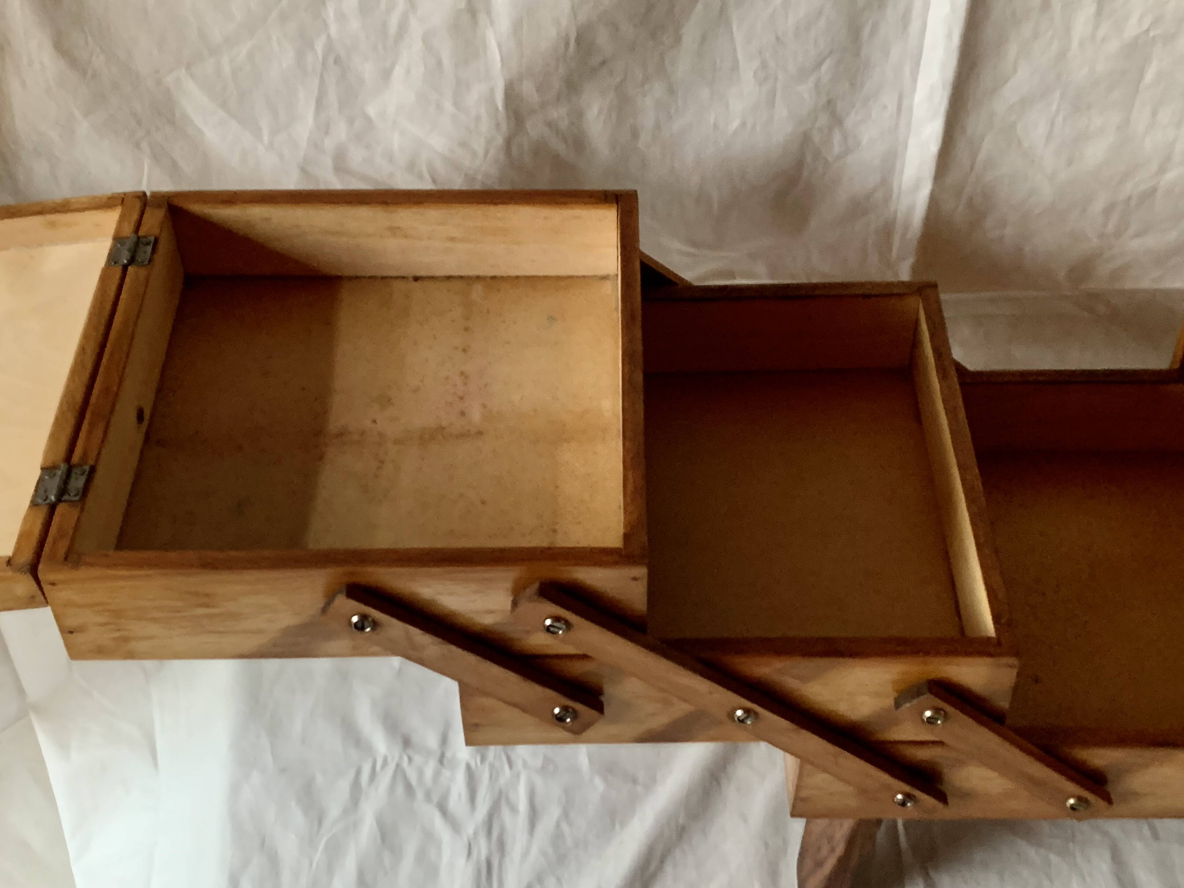 Worker - sewing box on vintage wooden legs - 3 floors