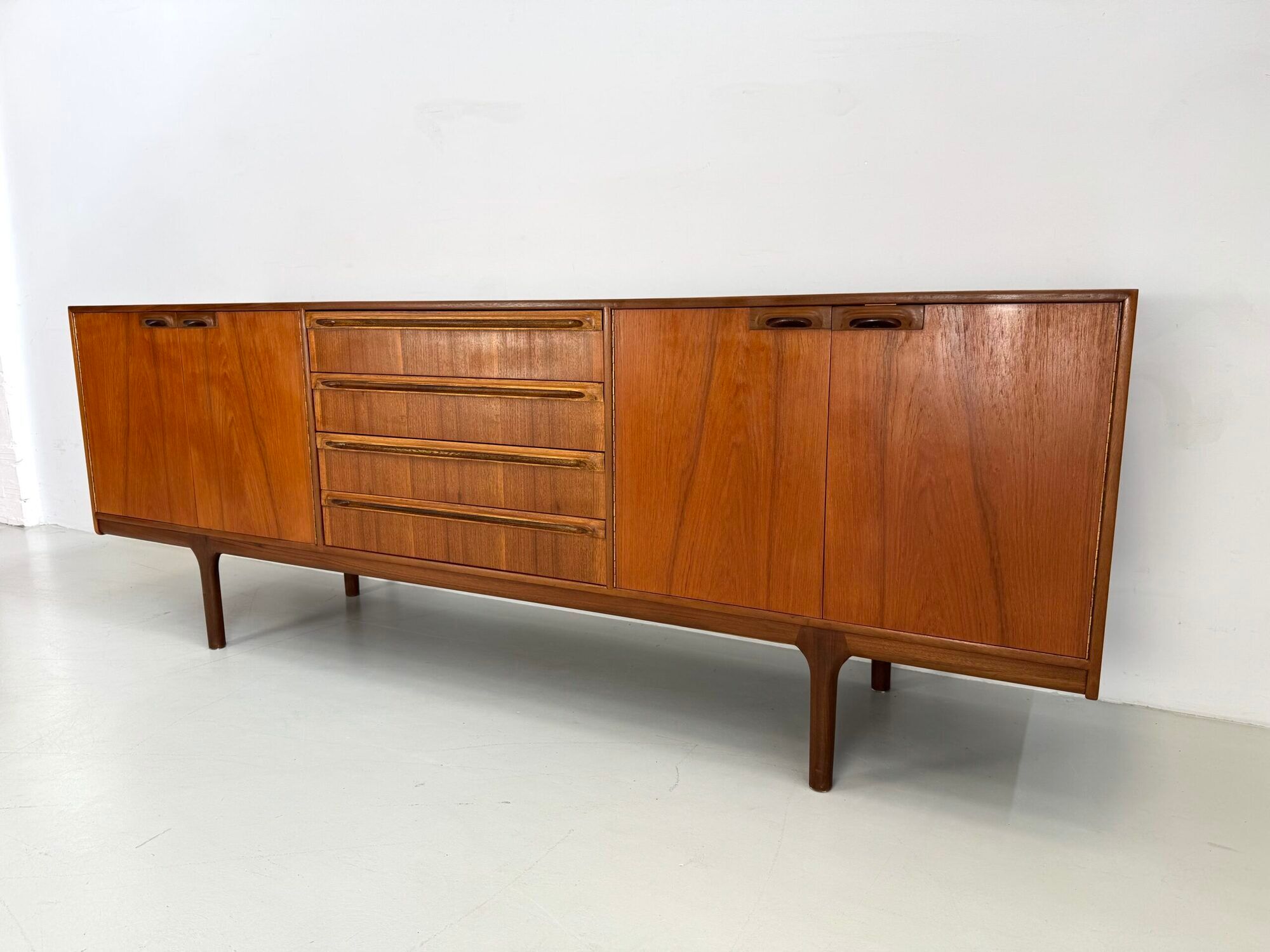 Vintage sideboard McIntosh model "Dunbar"