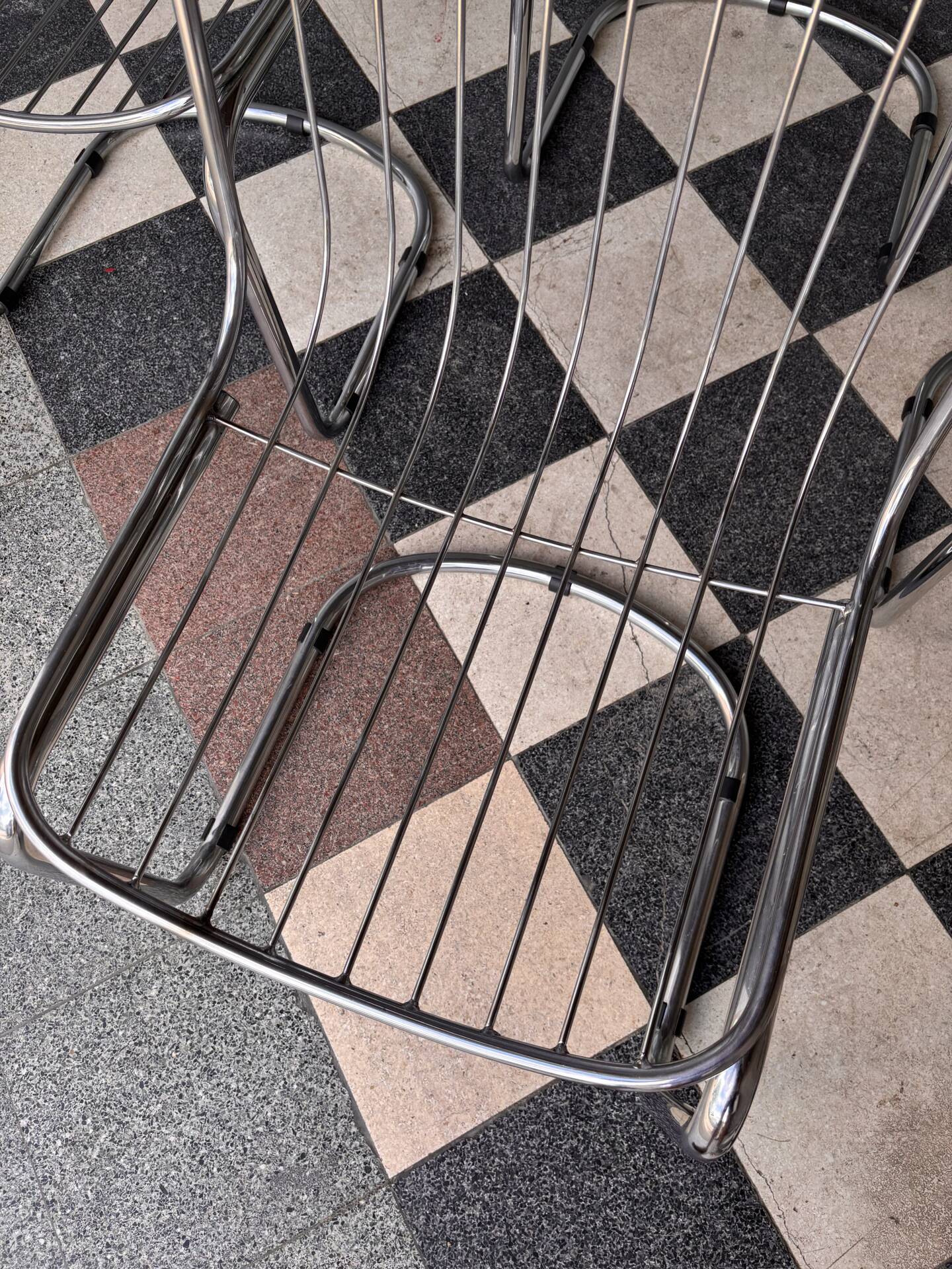 Chaises italiennes seventies