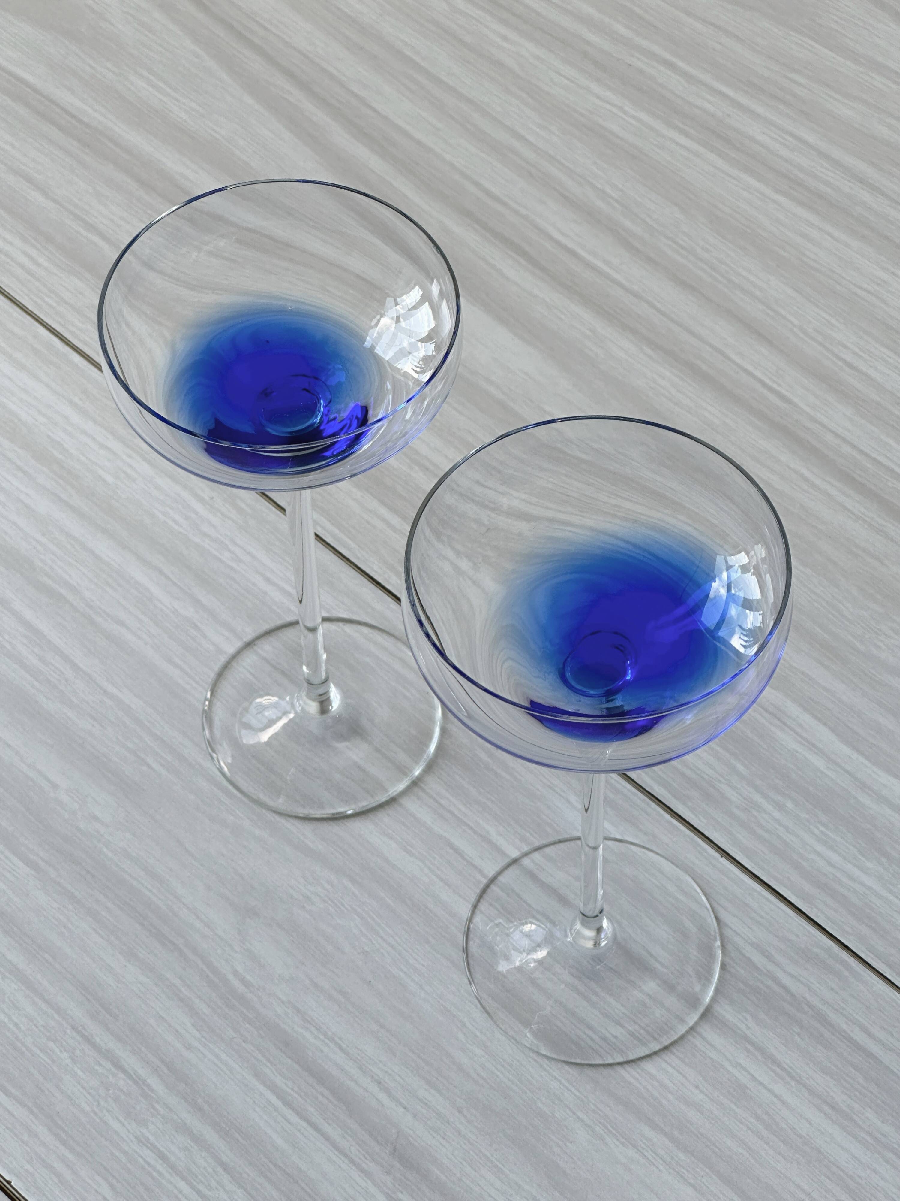2 cocktail glasses.