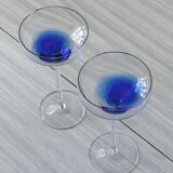 2 cocktail glasses.
