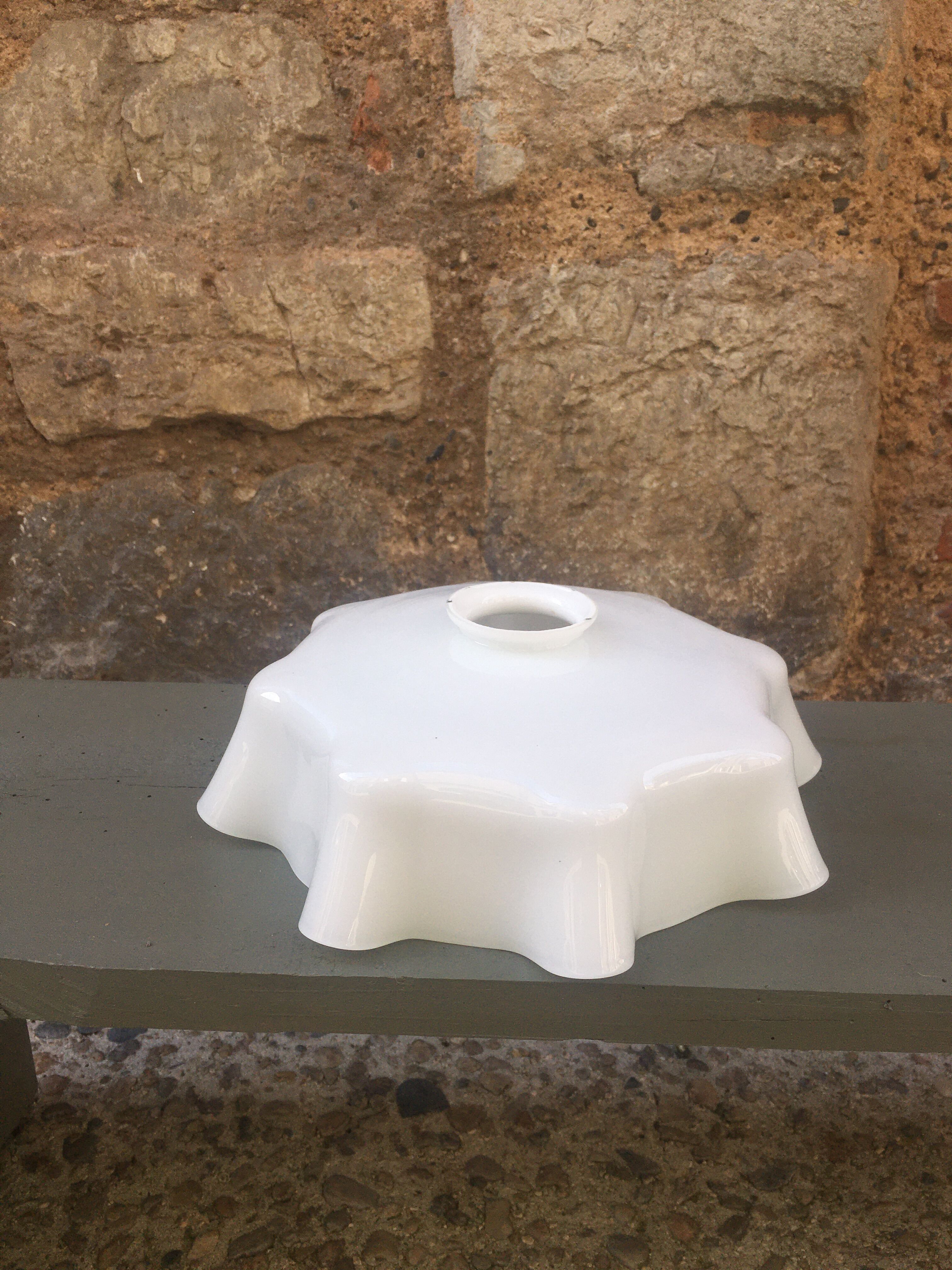 Glass wavy suspension