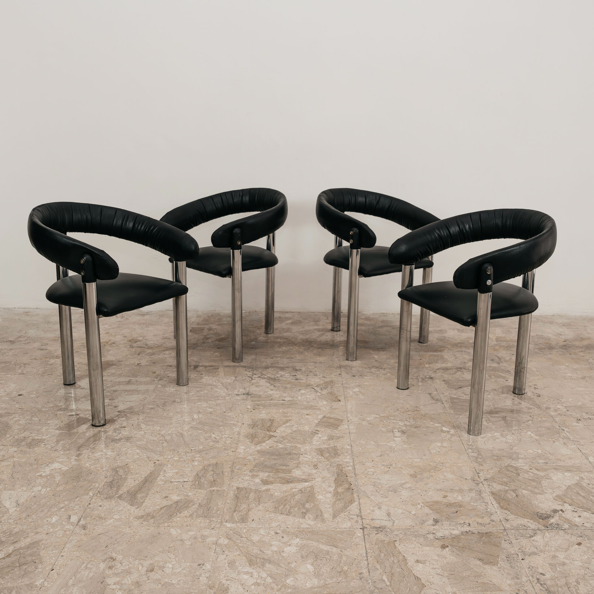 Set of 4 vintage 1970s design dining chairs modernariato.