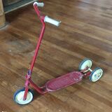 Vintage 3-wheel scooter