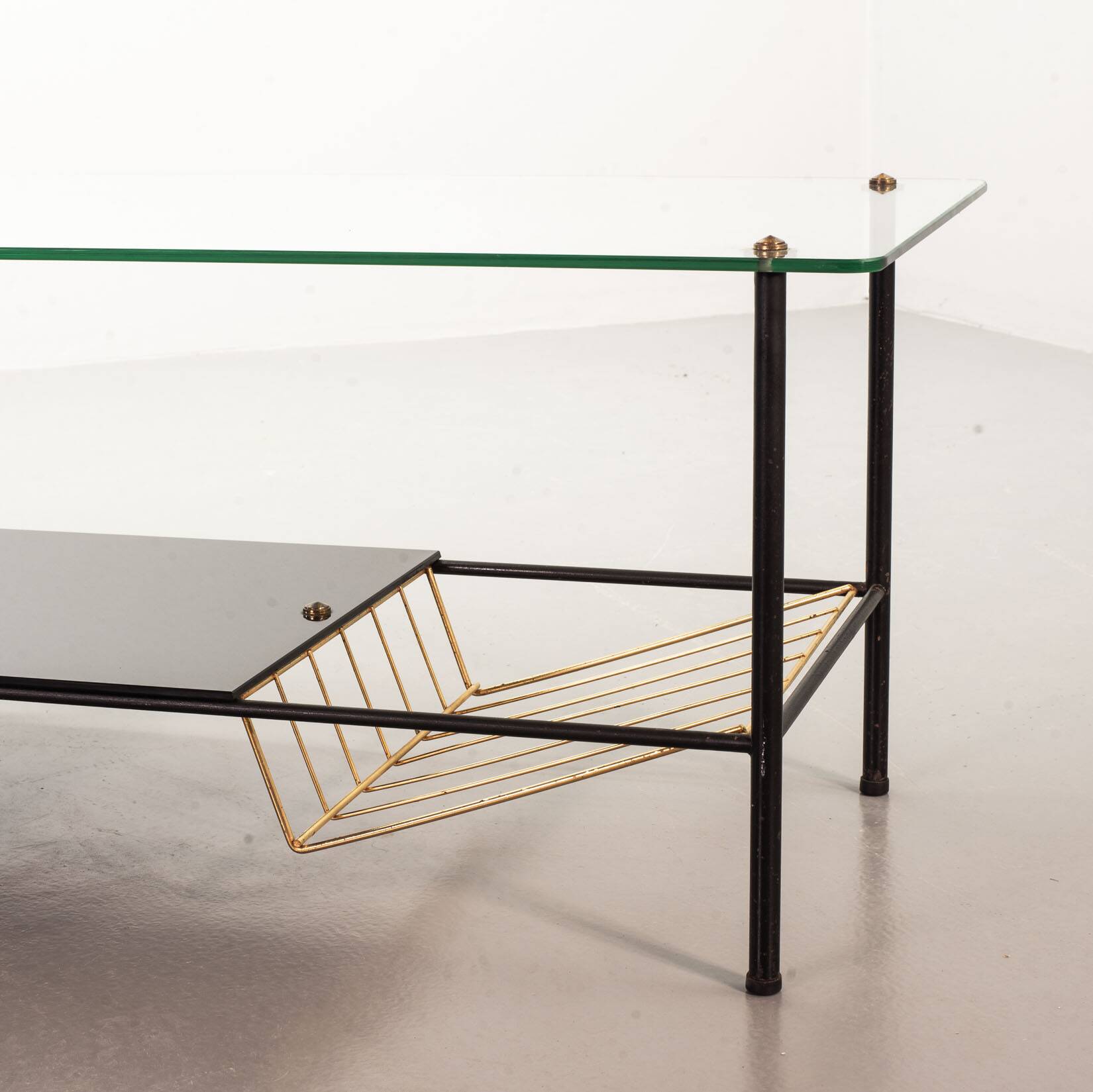 Table basse d'appoint en verre Pierre Guariche Airborne en acier noir avec verre