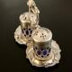 Duo salt shaker and pepper shaker 30s on display