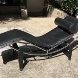 Le Corbusier LC4 Meridian in black leather