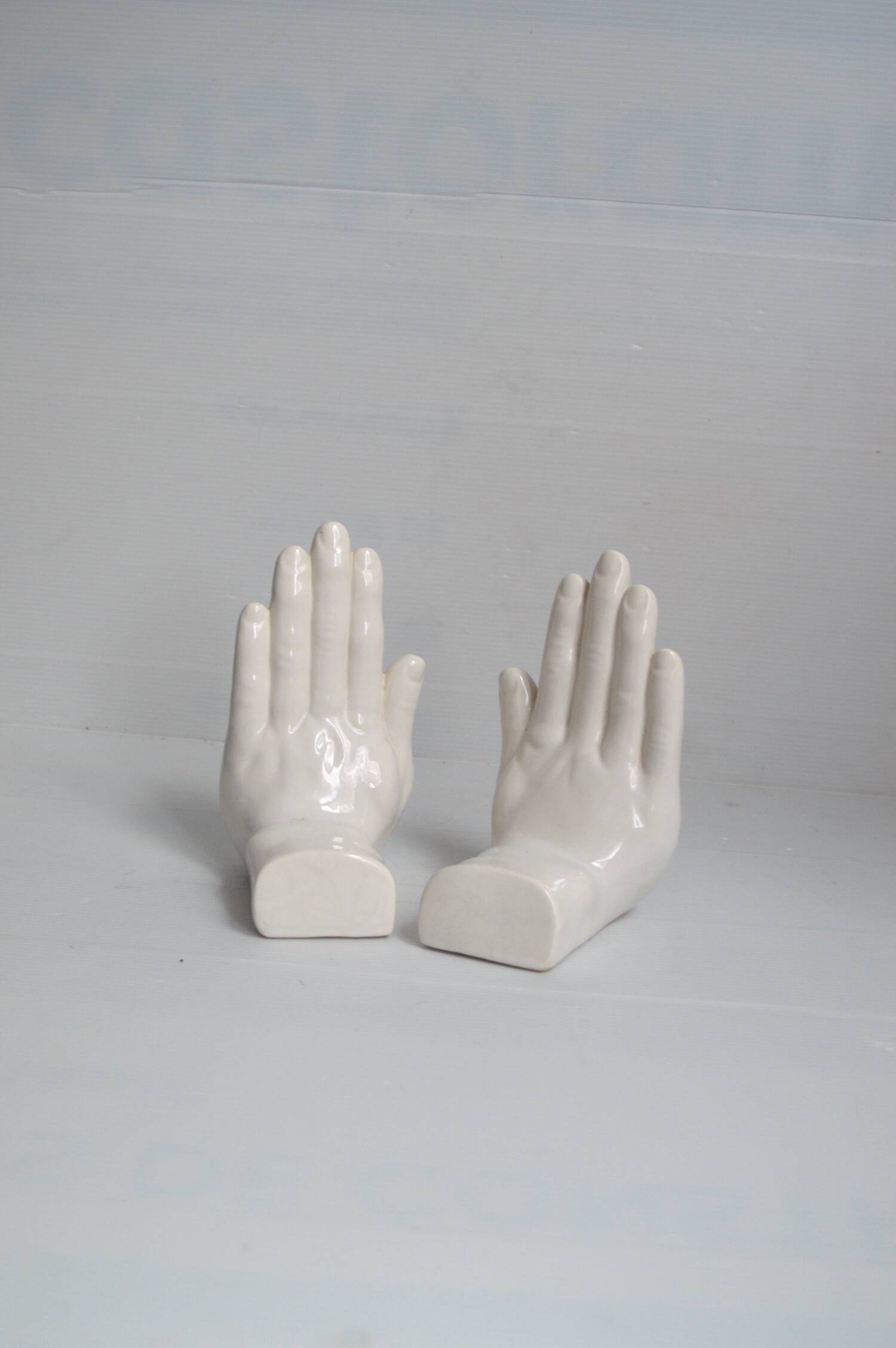 bookend hands