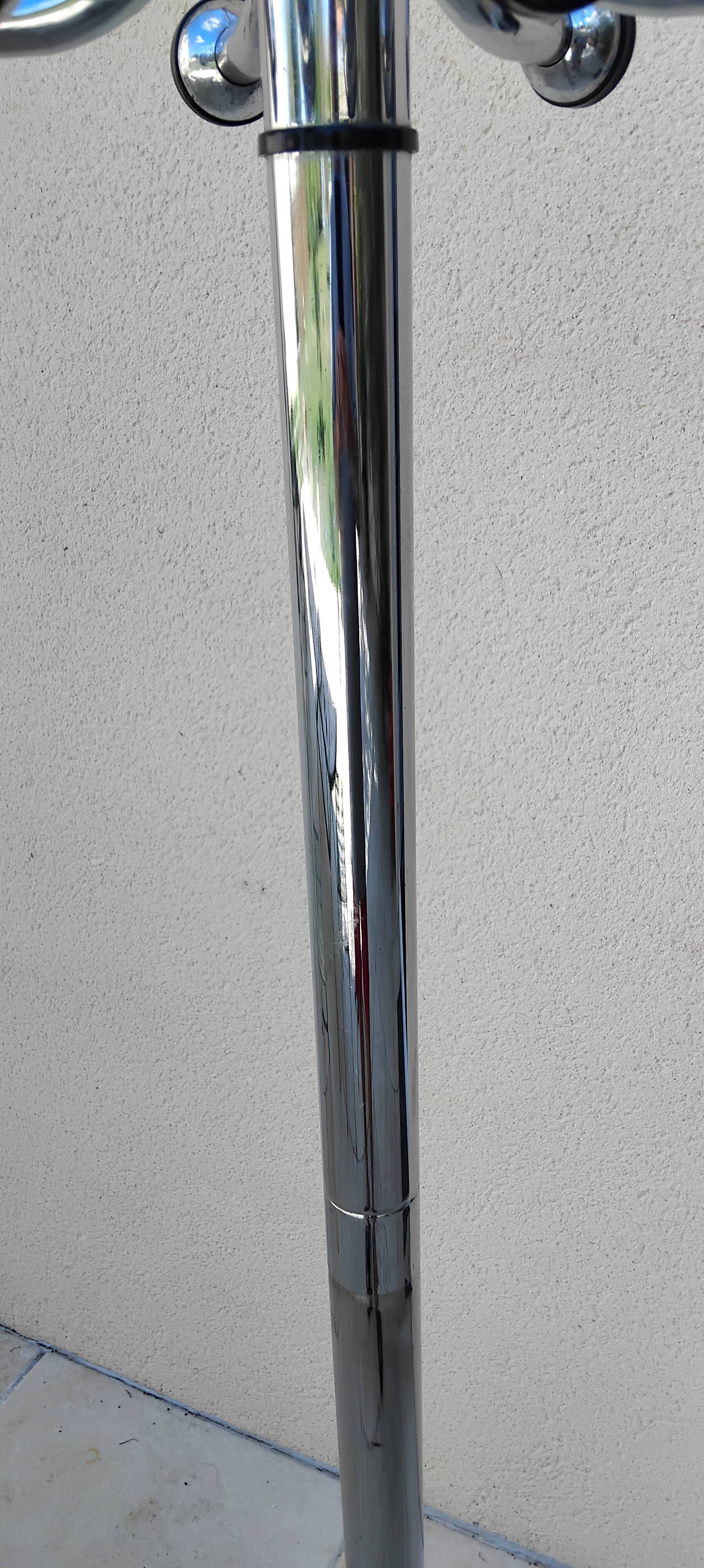 Vintage chrome coat rack parrot design from the 70s and 80s.