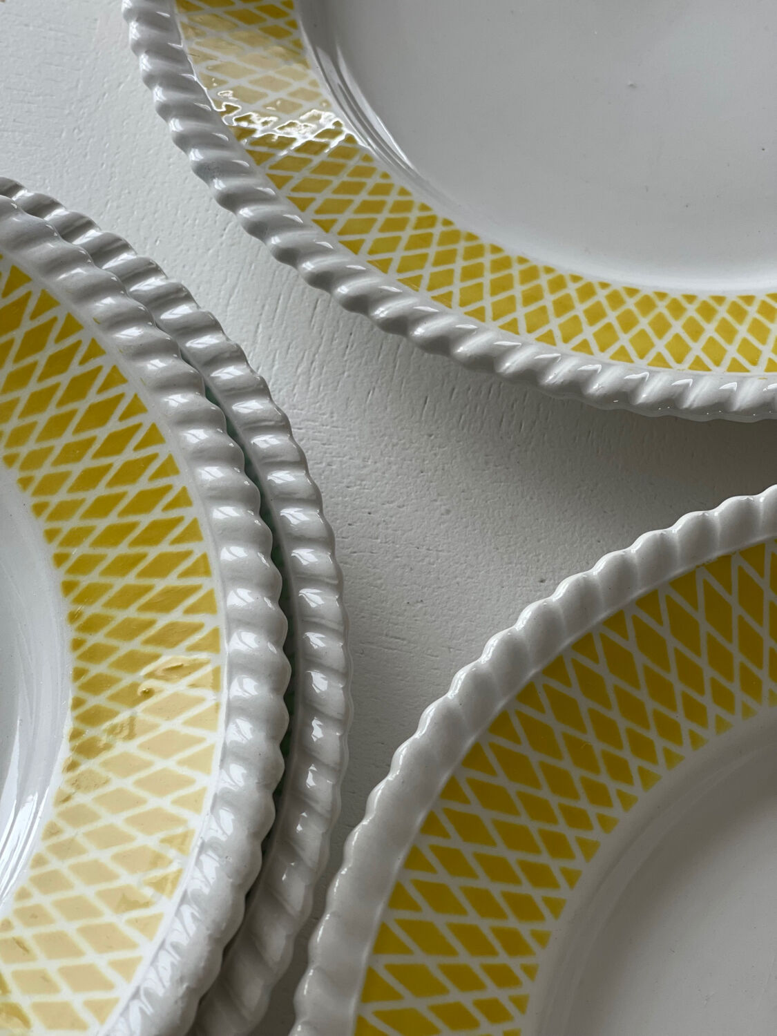 4 vintage flat plates