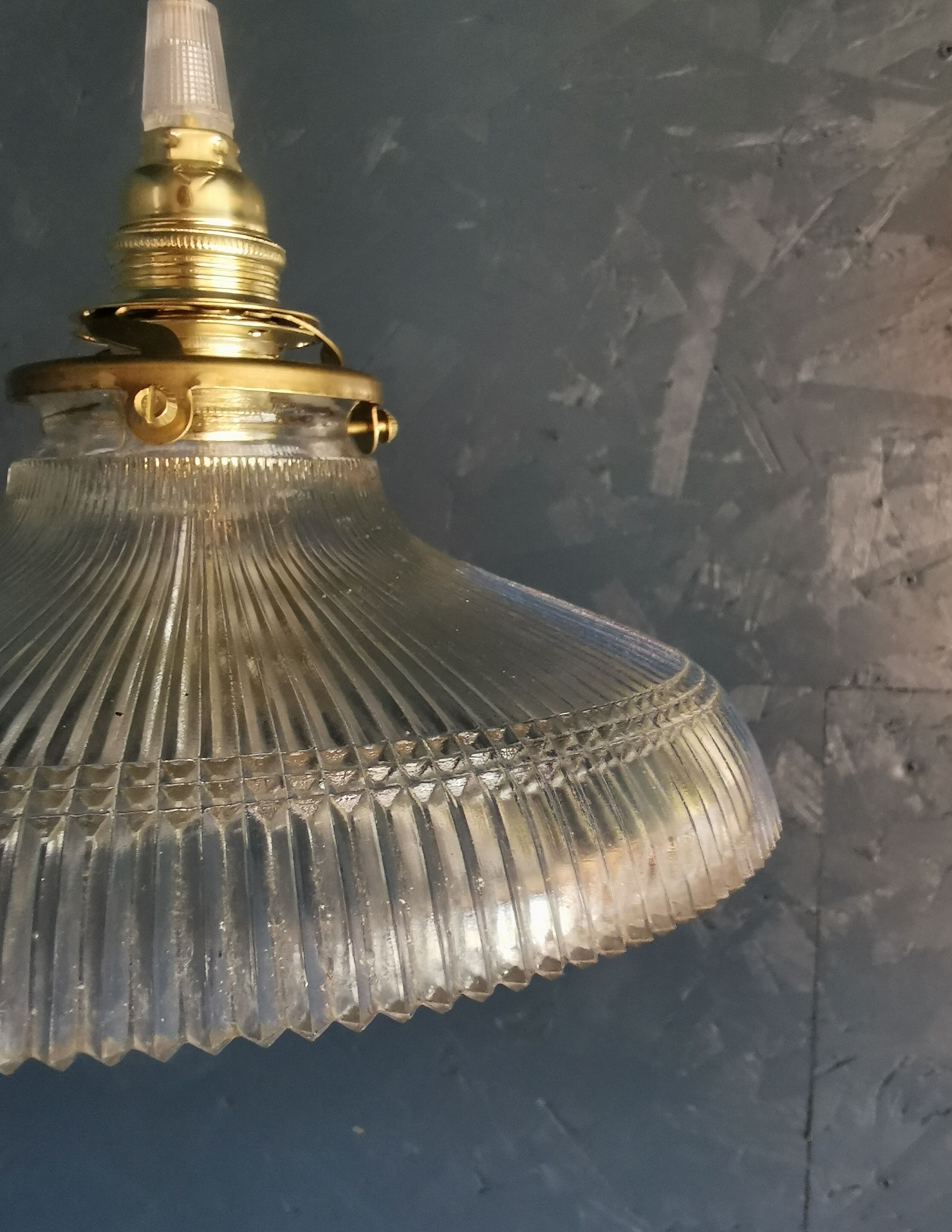 Lamp vintage 60s gilded chiseled glass