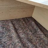 Table basse triangle travertin.