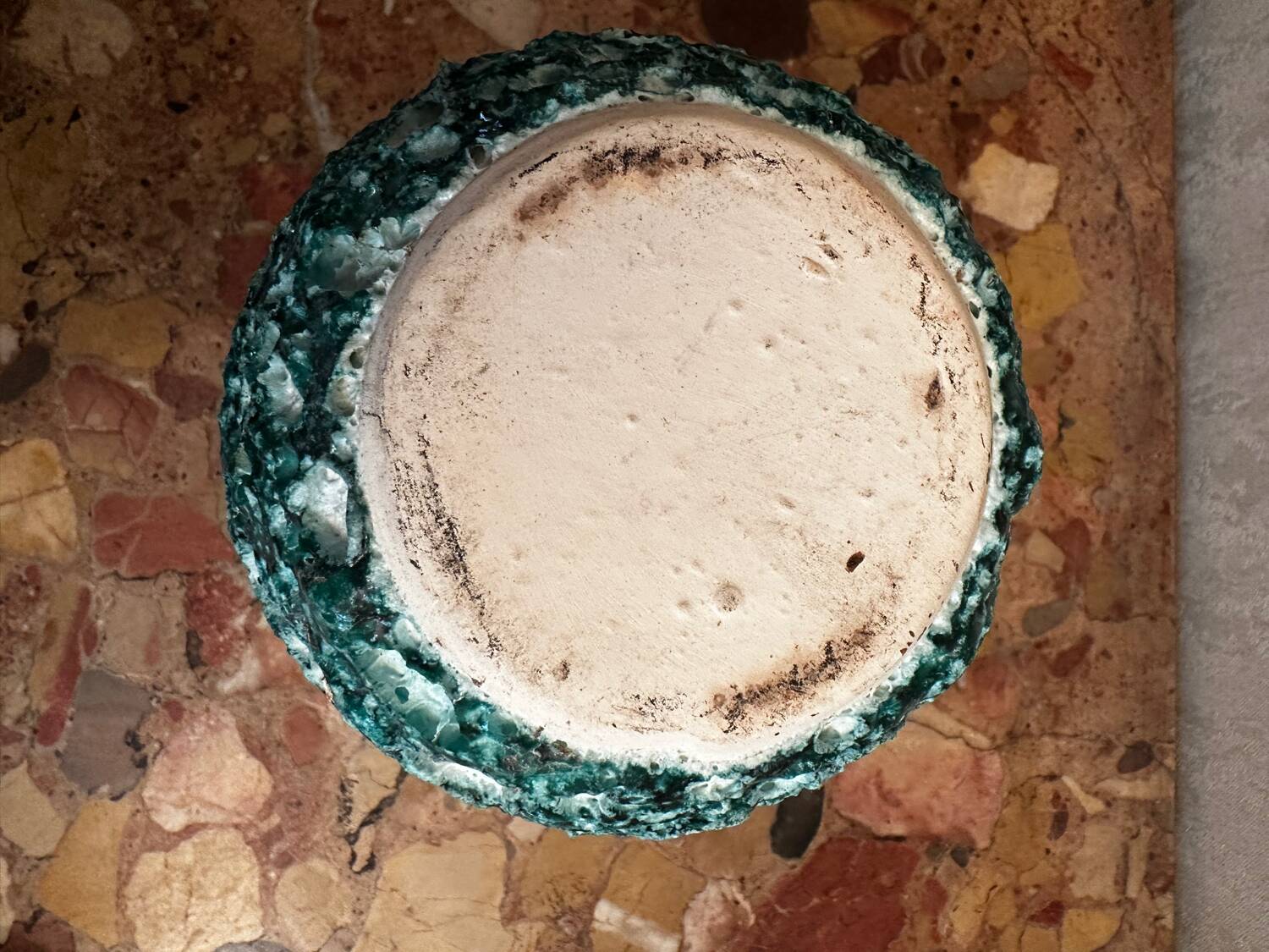 Pichet Vallauris années 60 rouge émaillé Fat Lava vert écume des mers