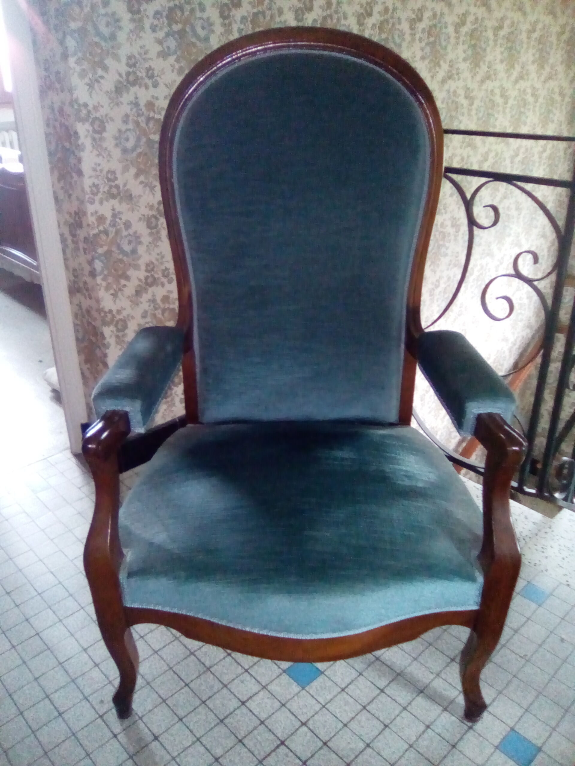 Voltaire armchair with a rack mechanism