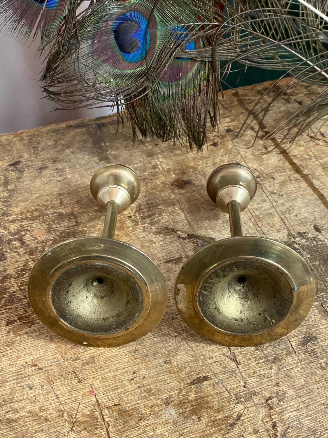 Pair of candlesticks, minimalist design in brass