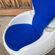 White plastic Garden Egg chair with blue cushions — Peter Ghyczy 1968