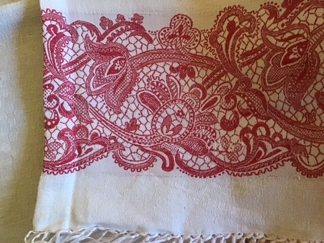 Red and white square sheet 140x140 and 6 towels