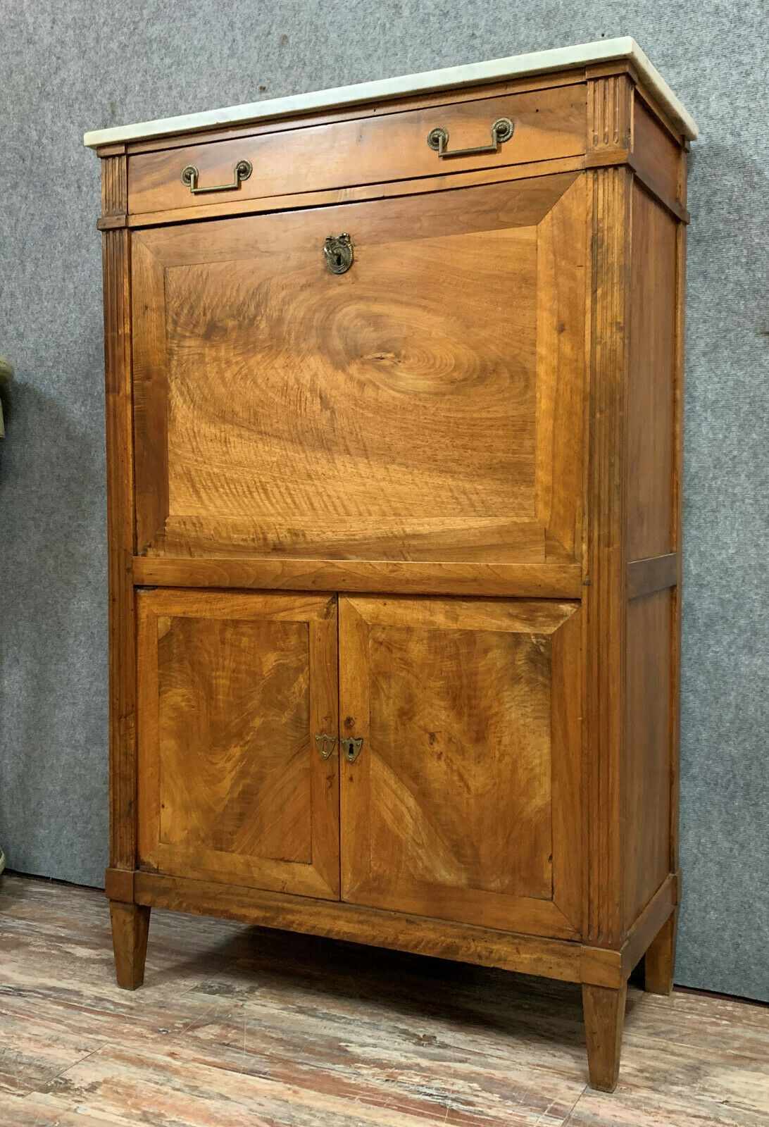 Louis XVI period secretary in blond mahogany around 1760