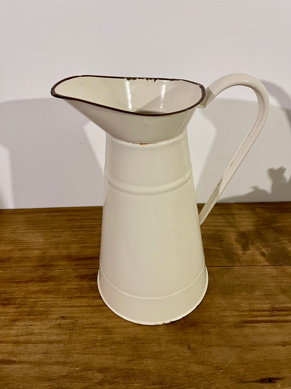 Enamelled sheet metal pitcher