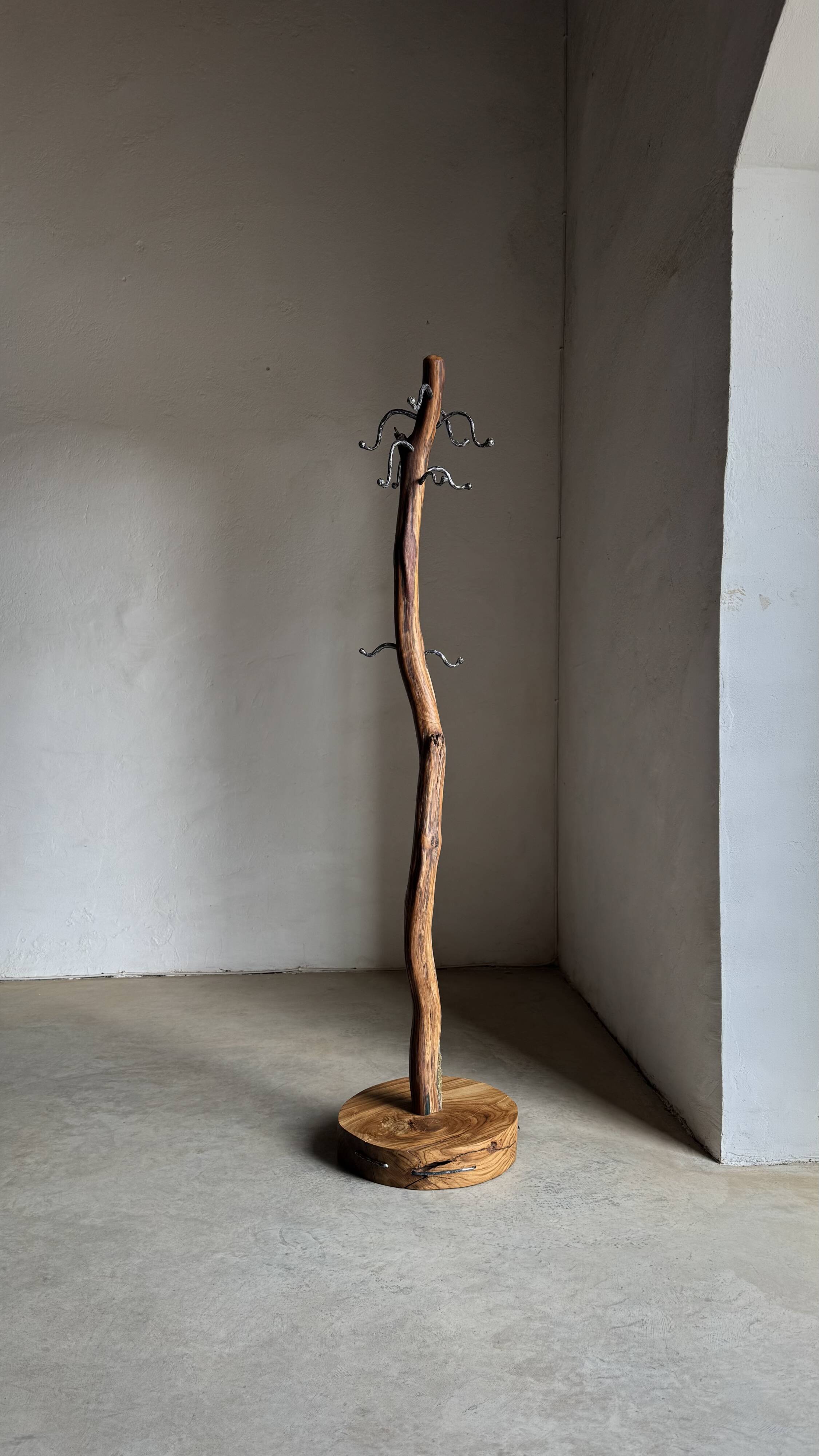 Sculptural coat rack - Oak wood coat rack