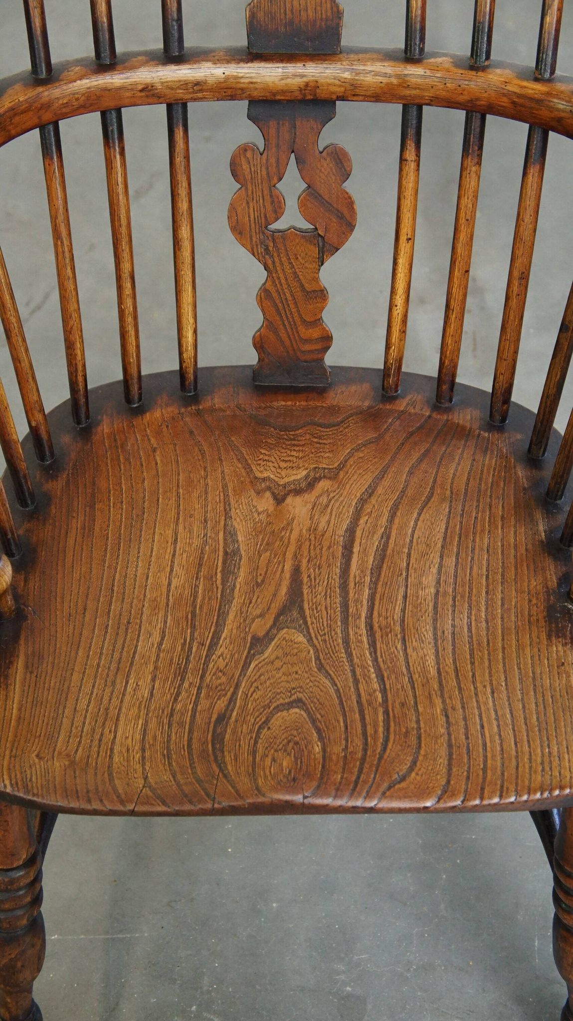 Chaise de salle à manger Windsor à dossier haut, style anglais ancien