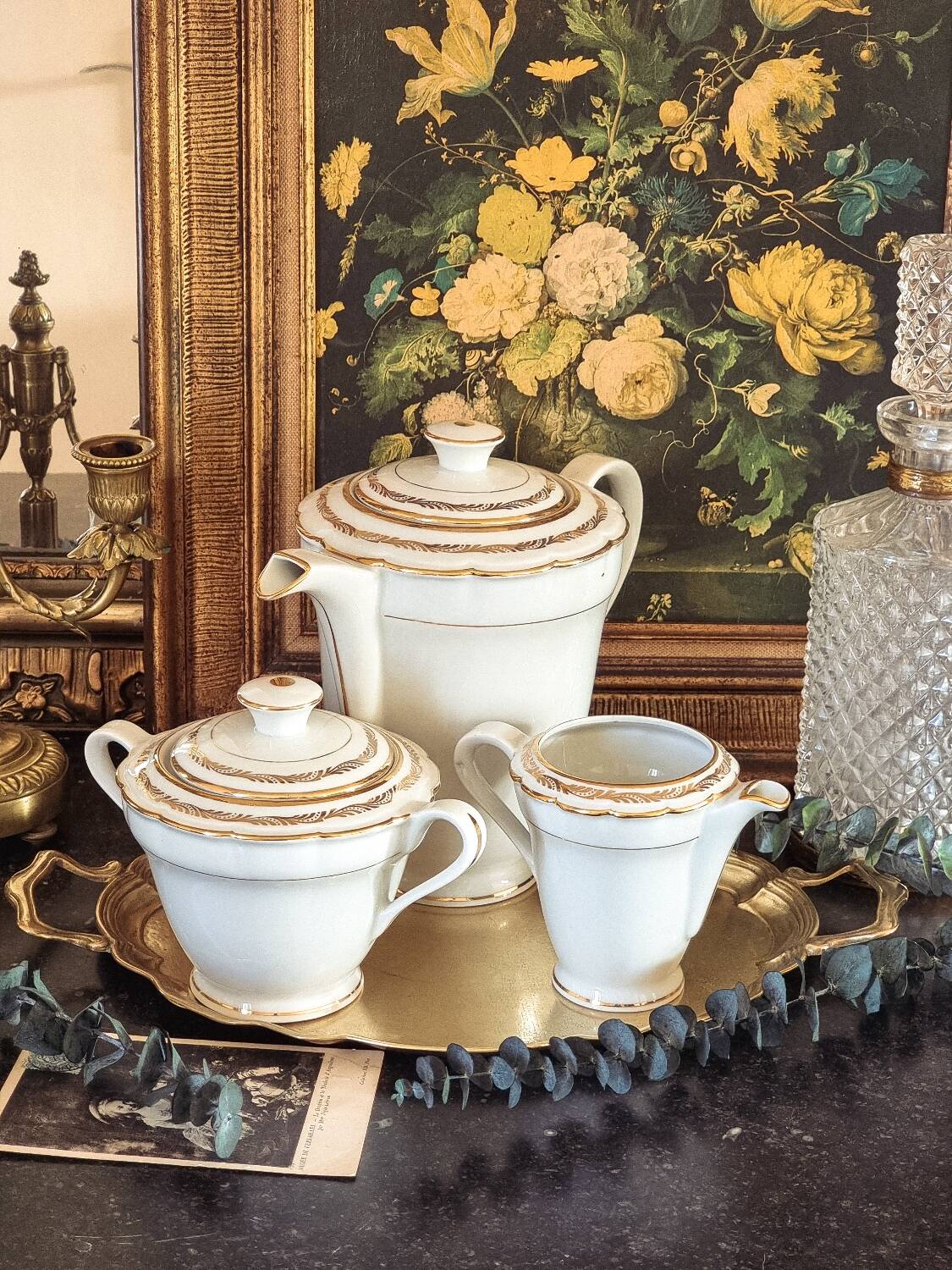 Coffee/tea pot, milk jug and sugar bowl