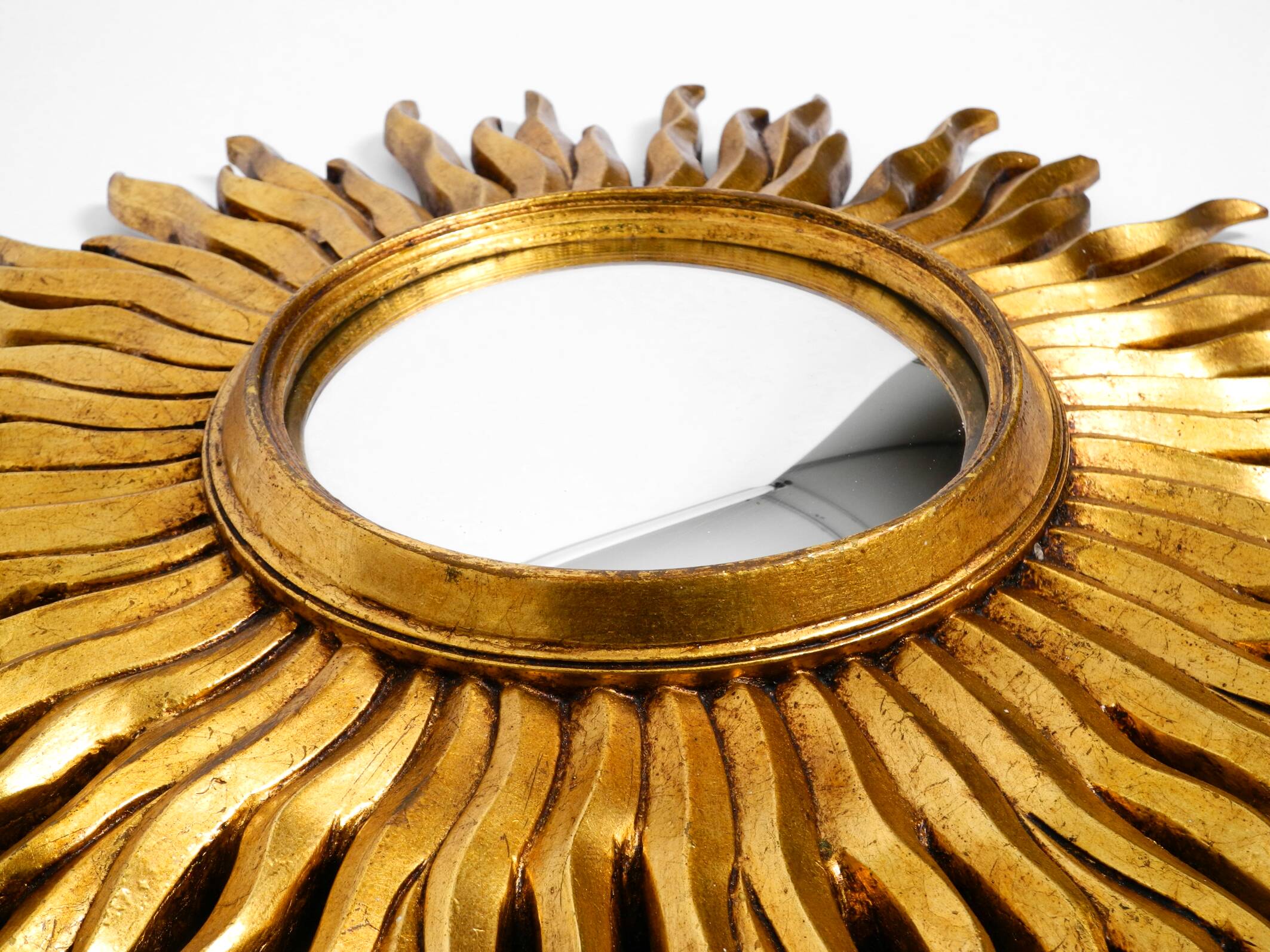 Mid Century Sunburst Kovex wall mirror made of wood and resin - gold plated