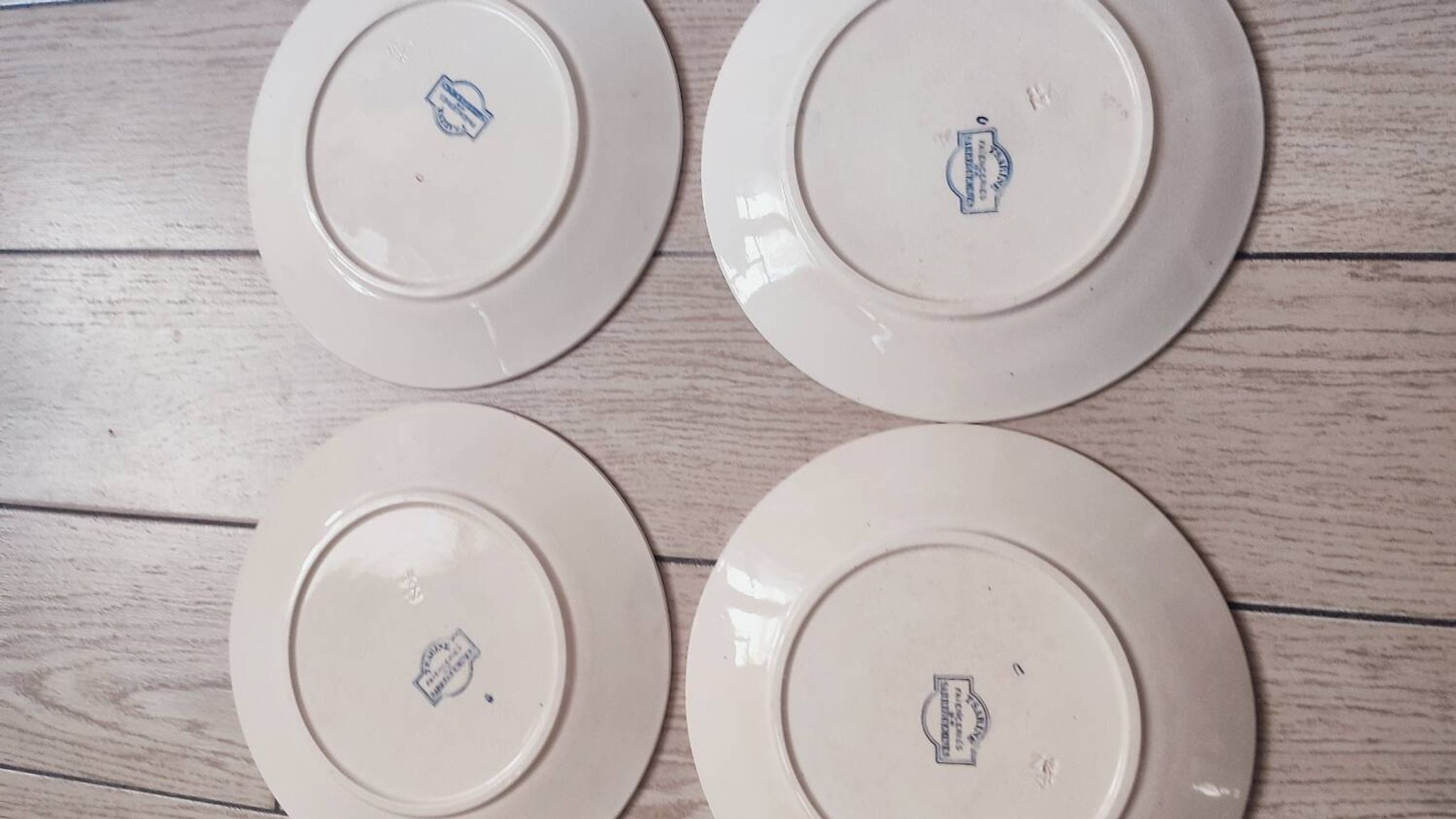 4 assiettes plates en faience de Sarreguemines, Tsarine