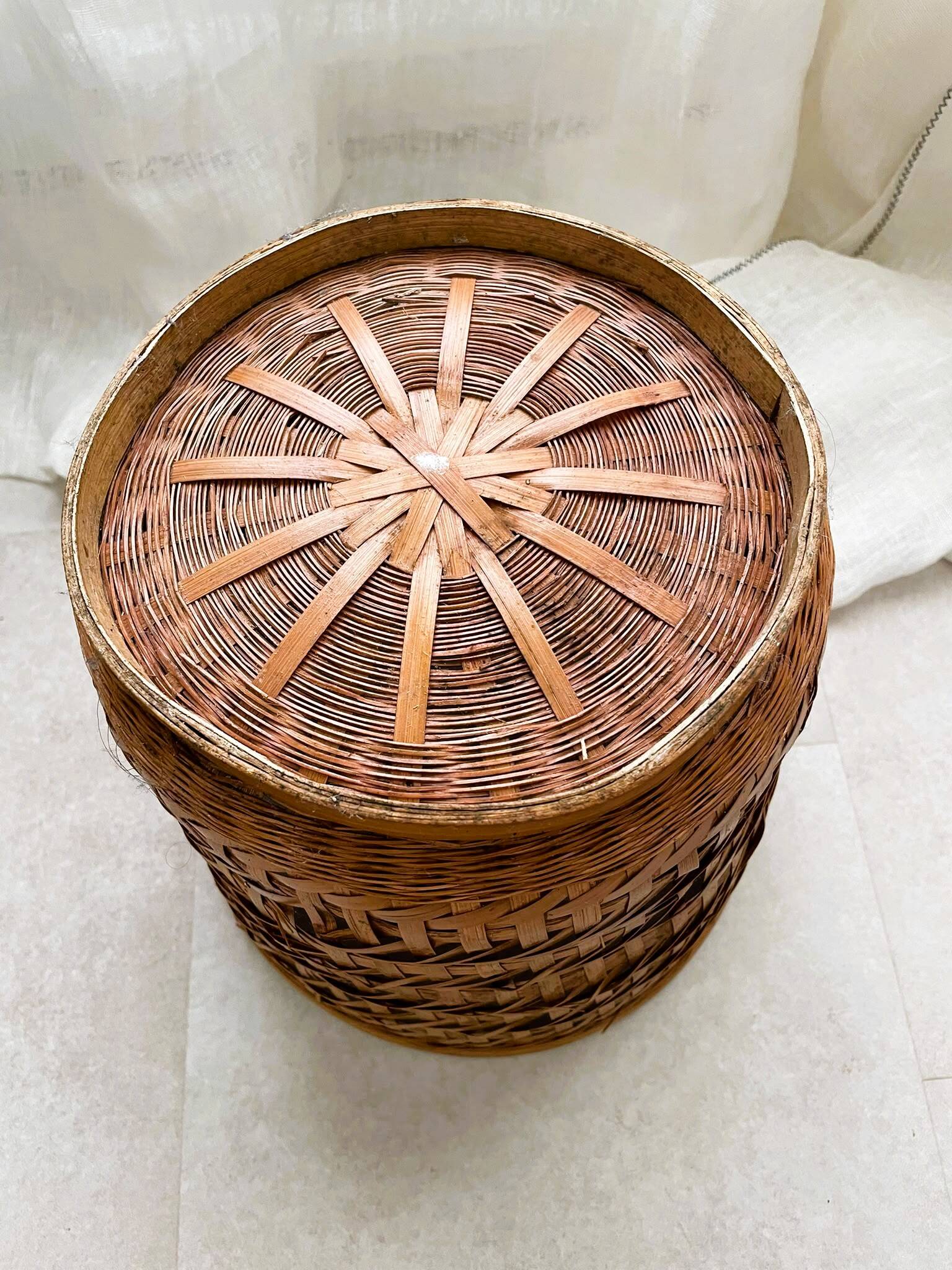 Cache pot en osier vintage