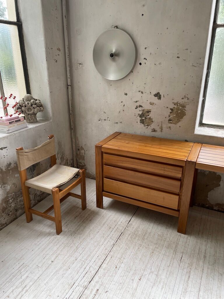 Regain dresser office row