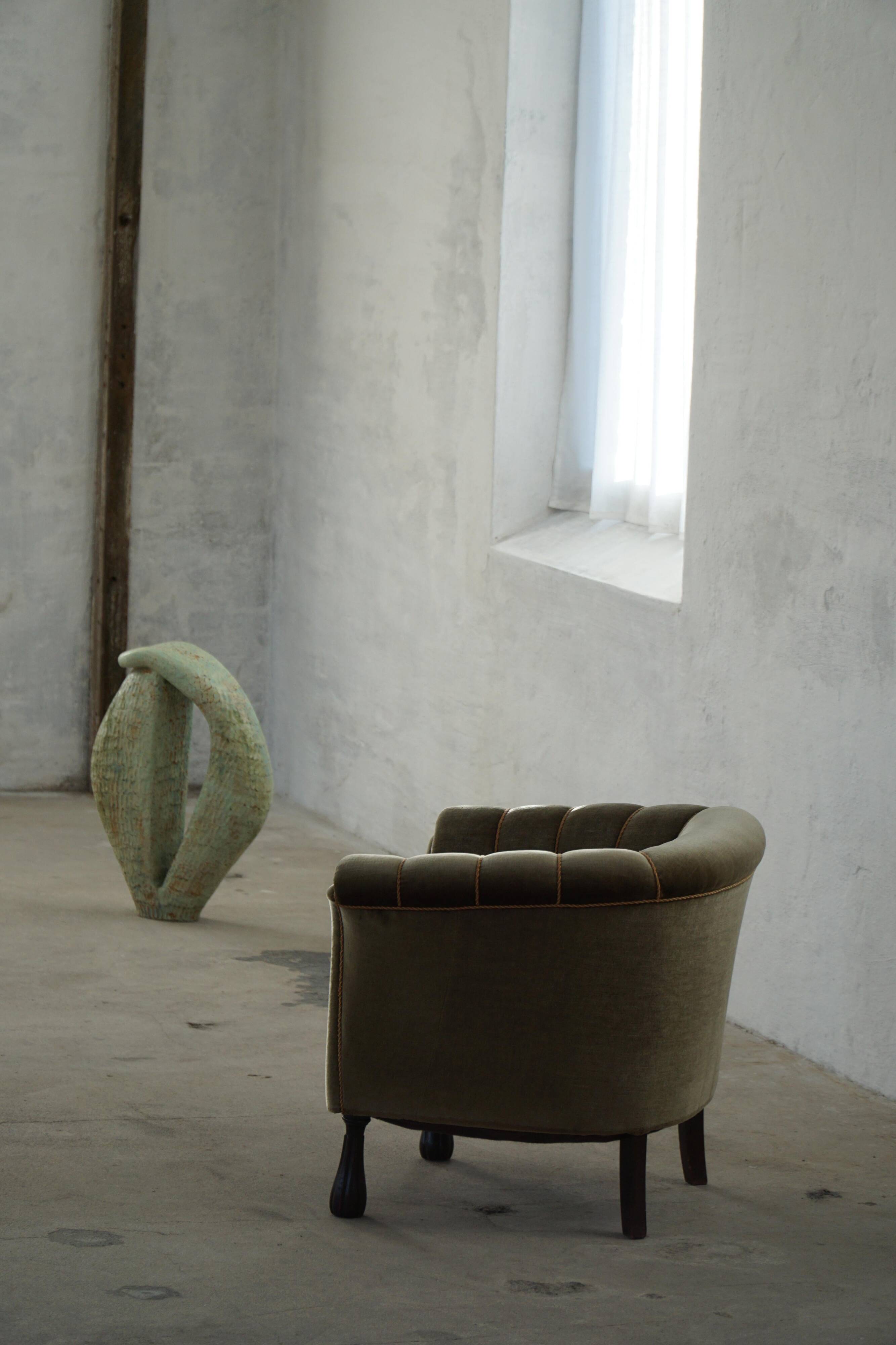 Mid-20th century, pair of Danish shell lounge chairs in green velvet, 1940s.
