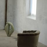 Mid-20th century, pair of Danish shell lounge chairs in green velvet, 1940s.