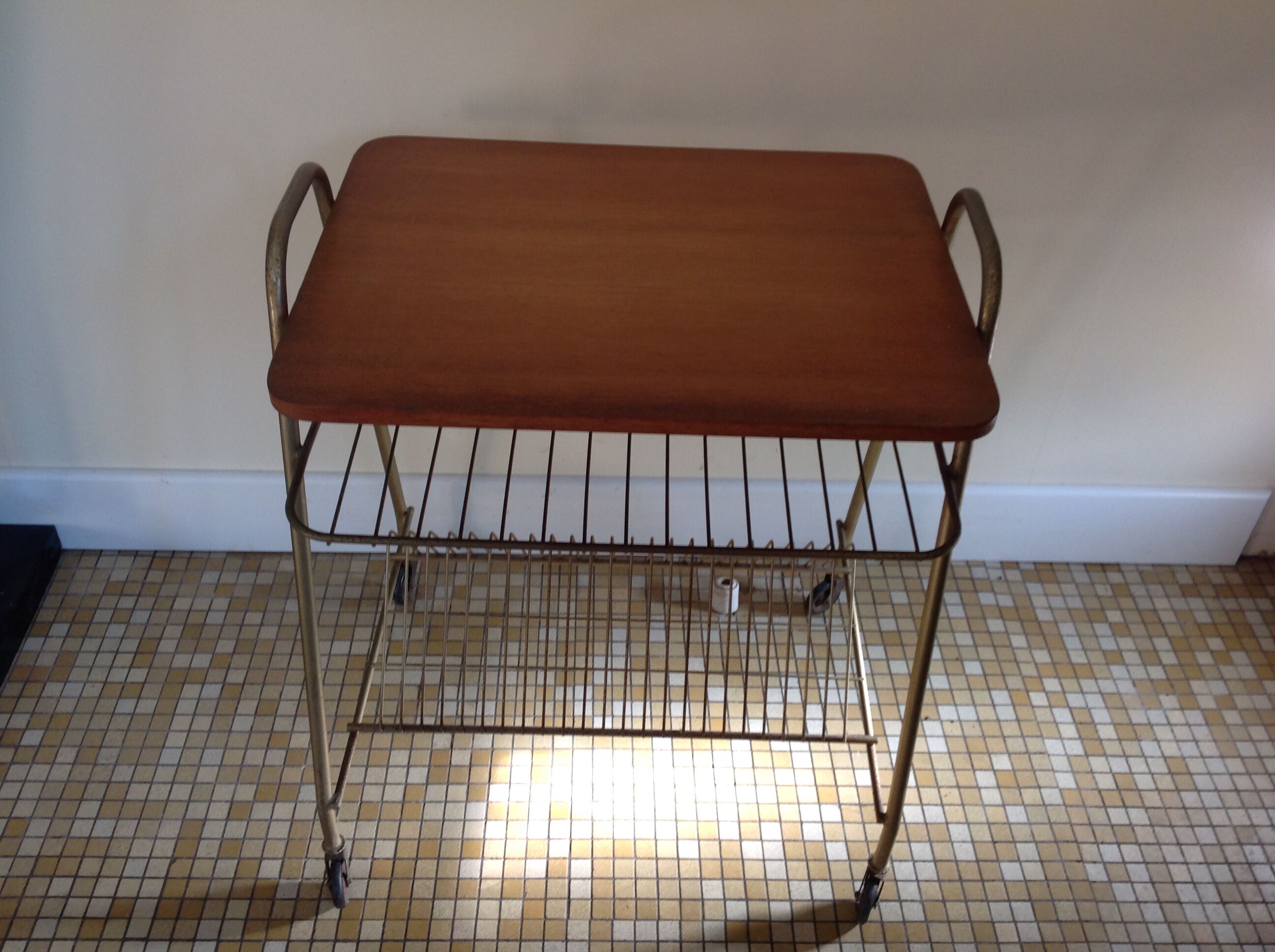 Table magazine holder