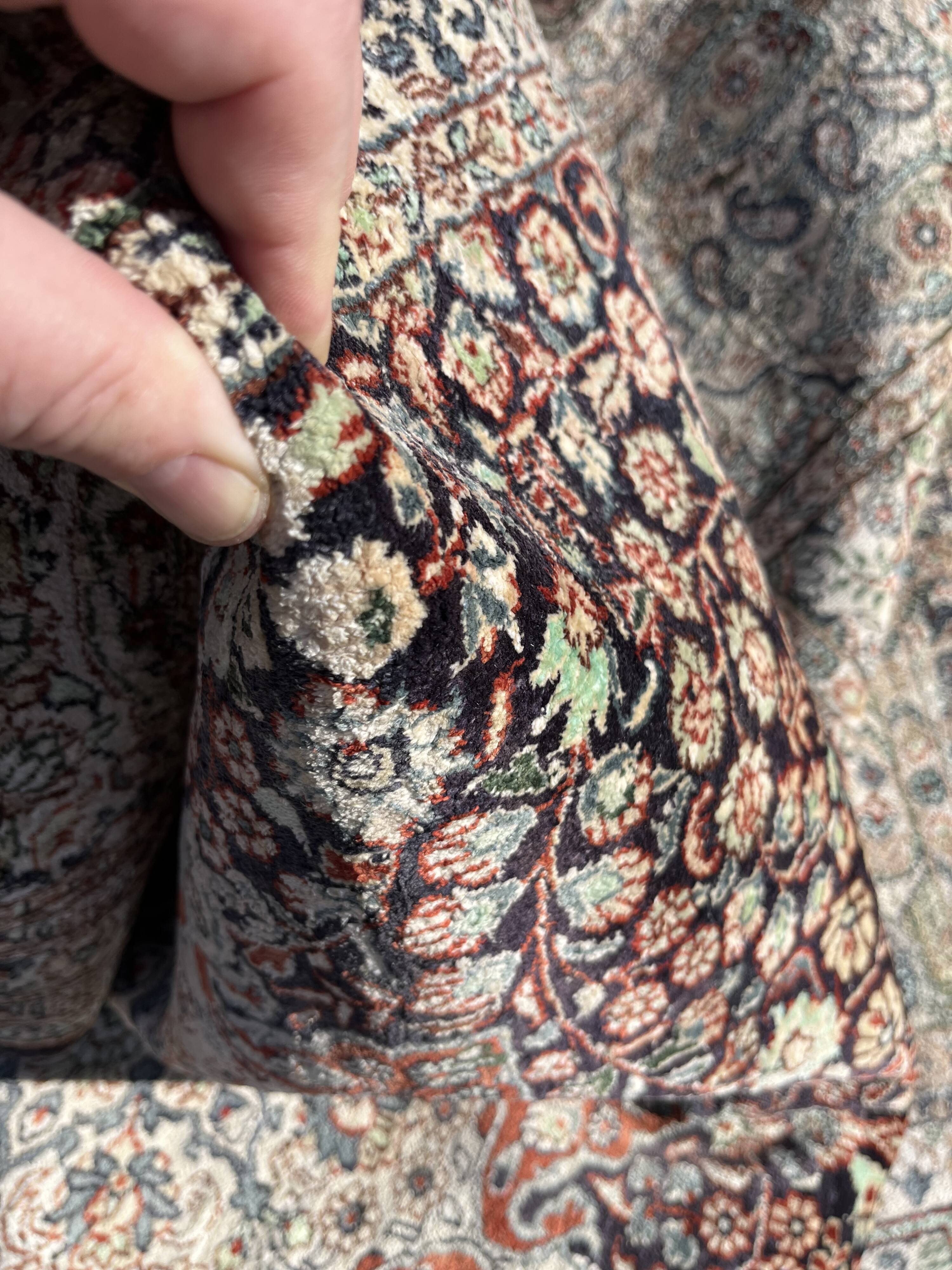 Silk oriental carpet (2.50x3.05 m), handmade, silk material