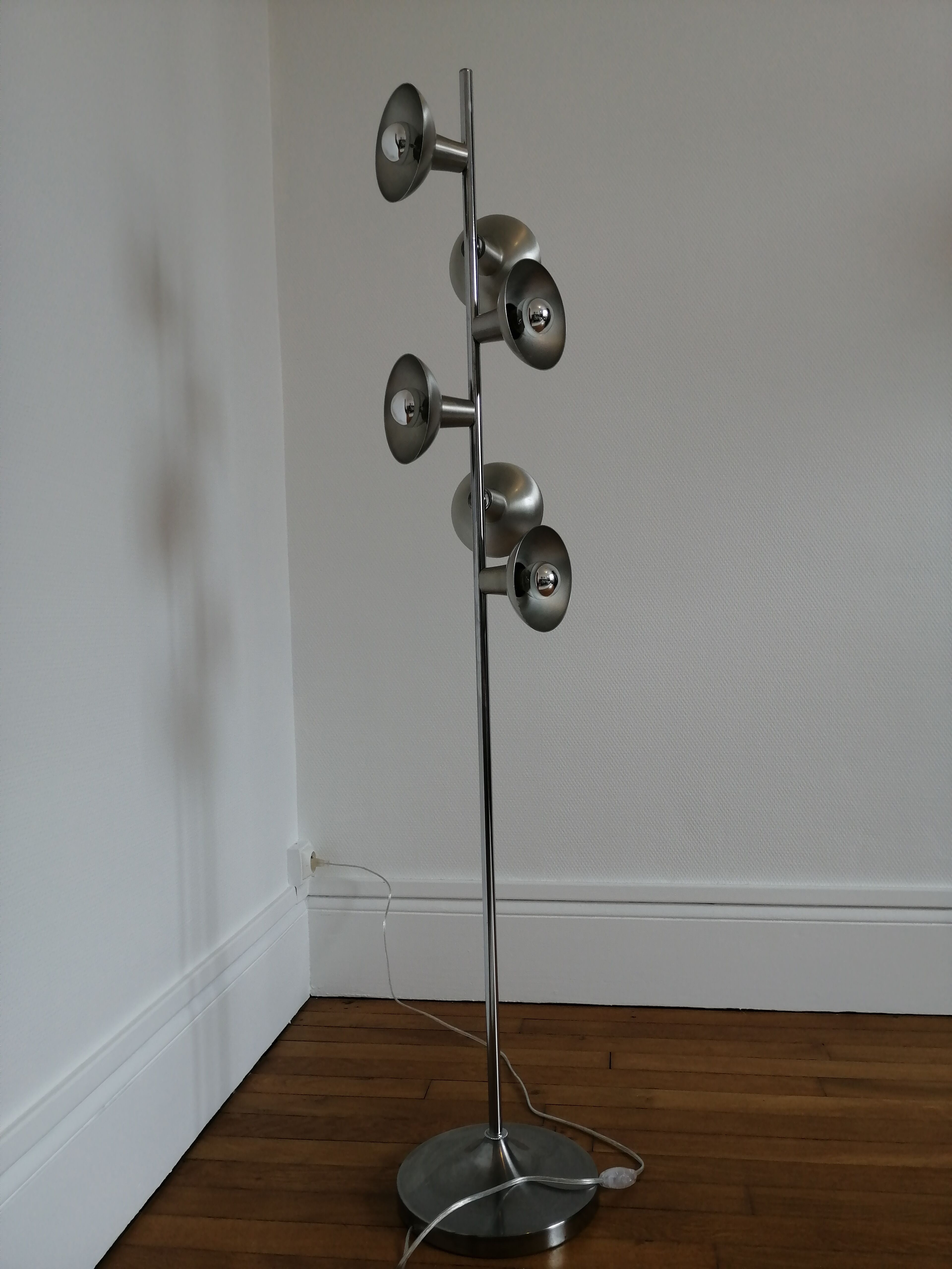 Floor lamp